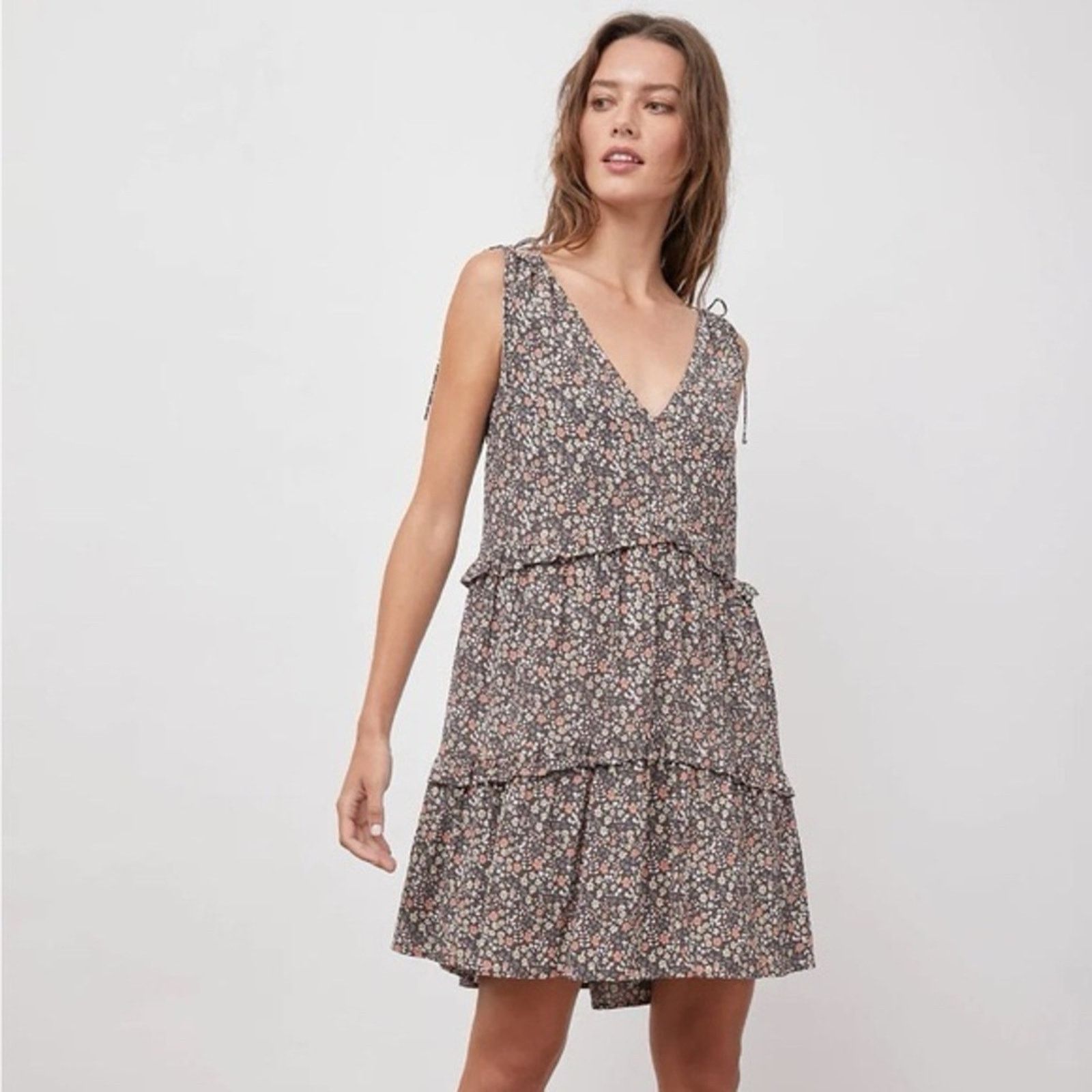 Rails Rails Janelle Floral VNeck Tiered Mini Dress Womens Medium Size M / US 6-8 / IT 42-44 - 1 Thumbnail