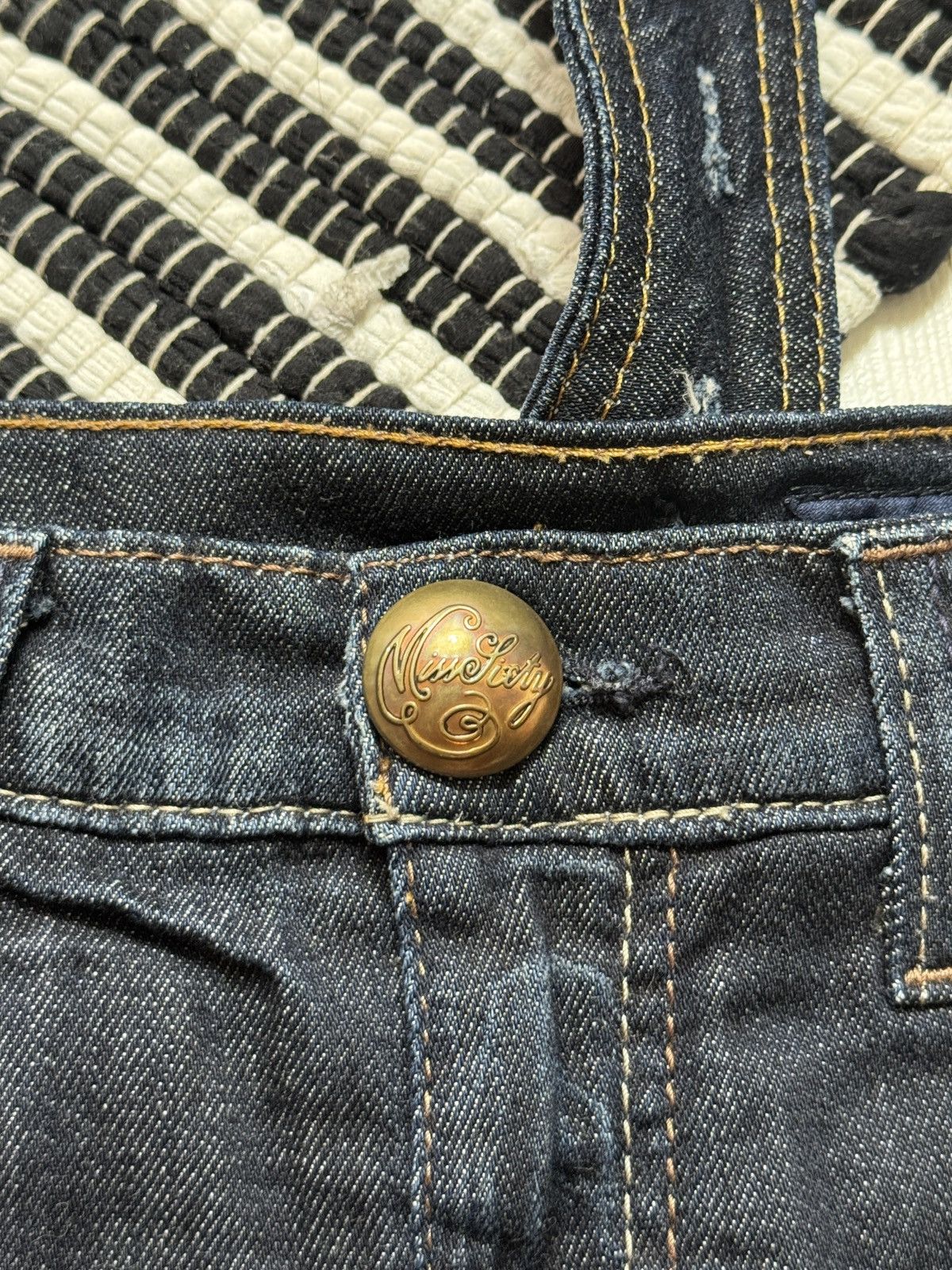 Miss Sixty VINTAGE MISS SIXTY 2000s DENIM MINI SKIRT Size 28" / US 6 / IT 42 - 9 Thumbnail