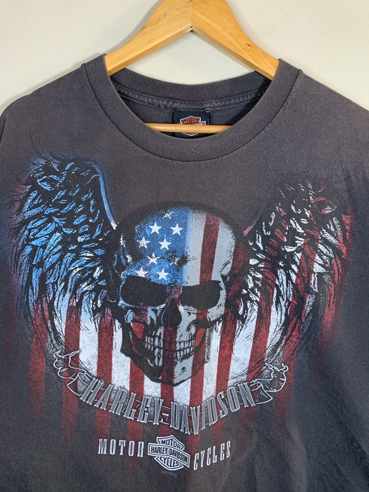 Harley Davidson *RARE* Vintage Harley Davidson Winged Skull Flag T-Shirt XL Size US XL / EU 56 / 4 - 3 Thumbnail