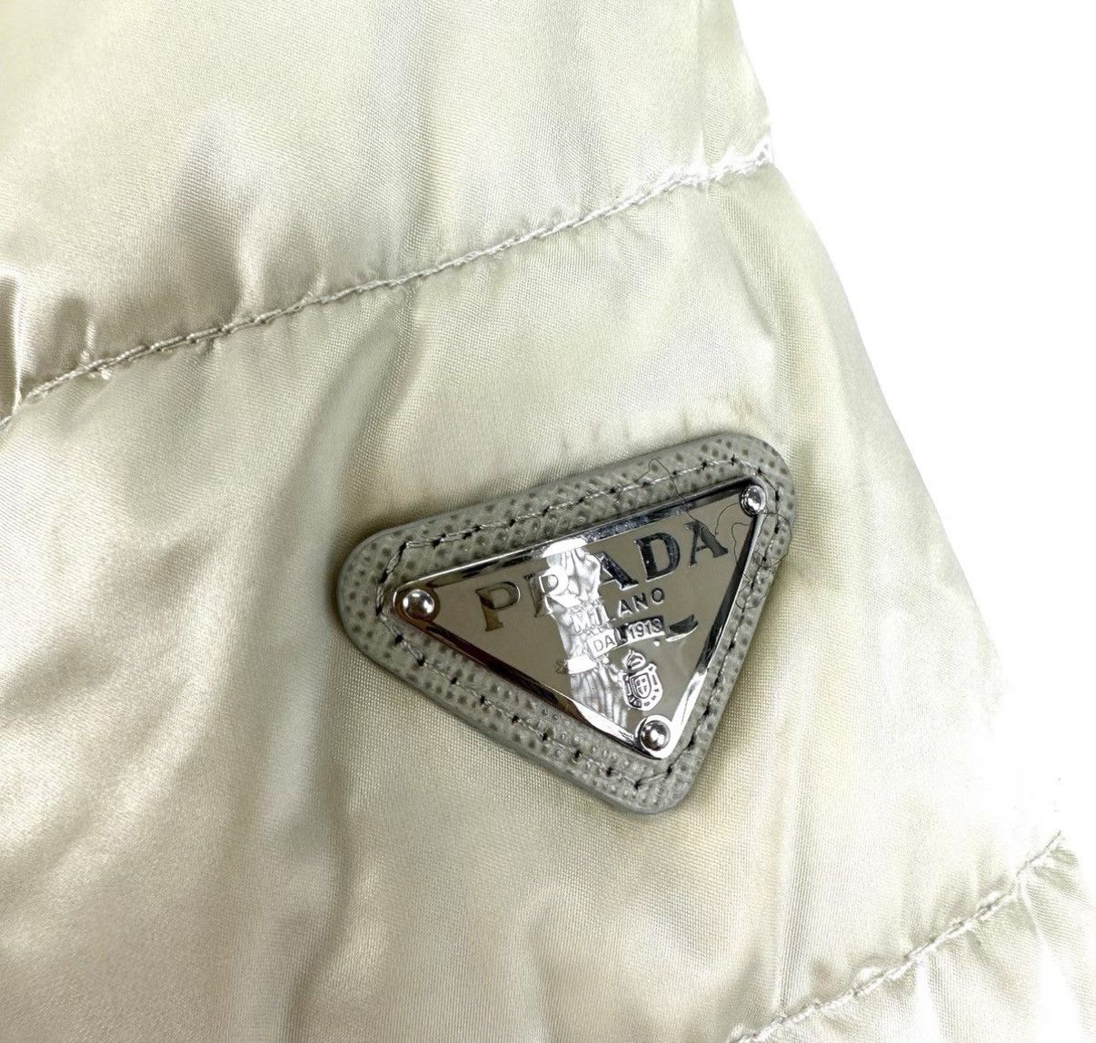Prada Prada Pearlescent Collar Triangle Metal Logo Down Jacket K12 Size M / US 6-8 / IT 42-44 - 5 Thumbnail