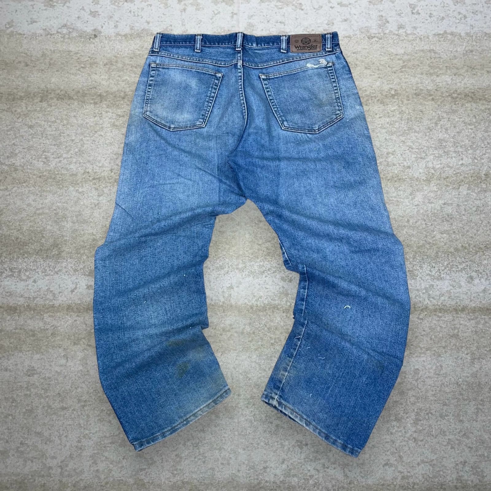 Wrangler Vintage Y2K Wrangler Jeans 36x29 Relaxed Fit Medium Wash Size US 36 / EU 52 - 1 Thumbnail