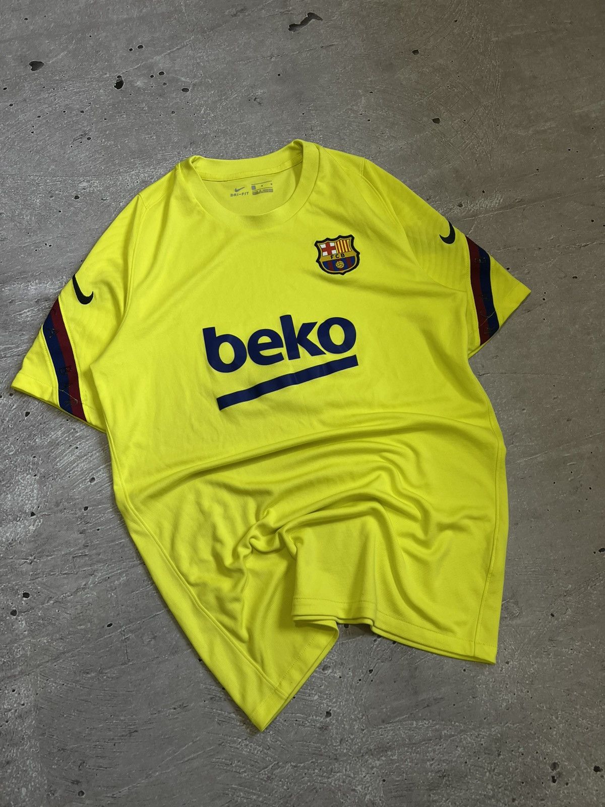 Nike BARCELONA FC BARCA SPAIN 2020/2021 NIKE SIZE M Size US M / EU 48-50 / 2 - 1 Thumbnail