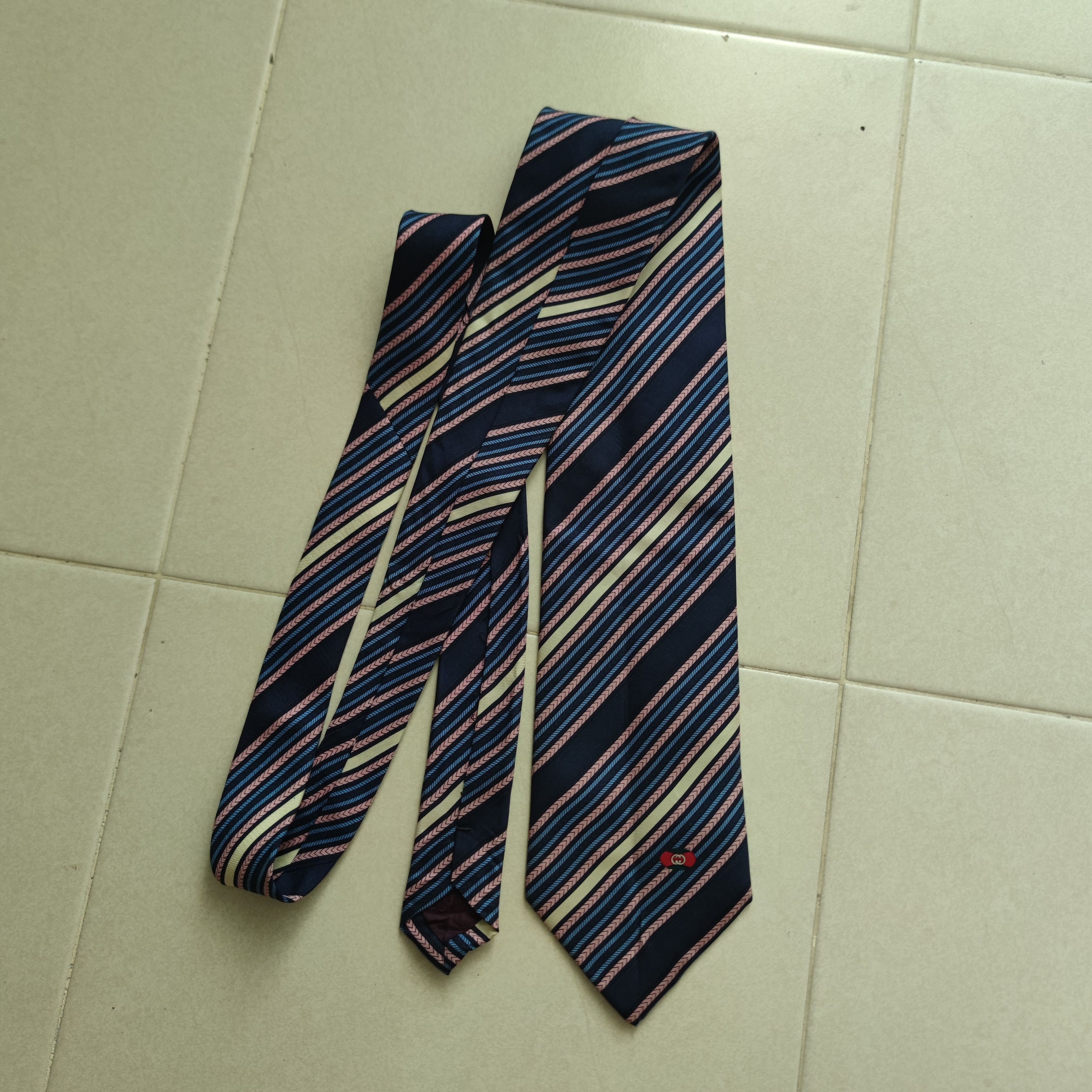 Gucci VINTAGE GUCCI 100% SILK NECKTIE MADE IN ITALY Size ONE SIZE - 2 Thumbnail