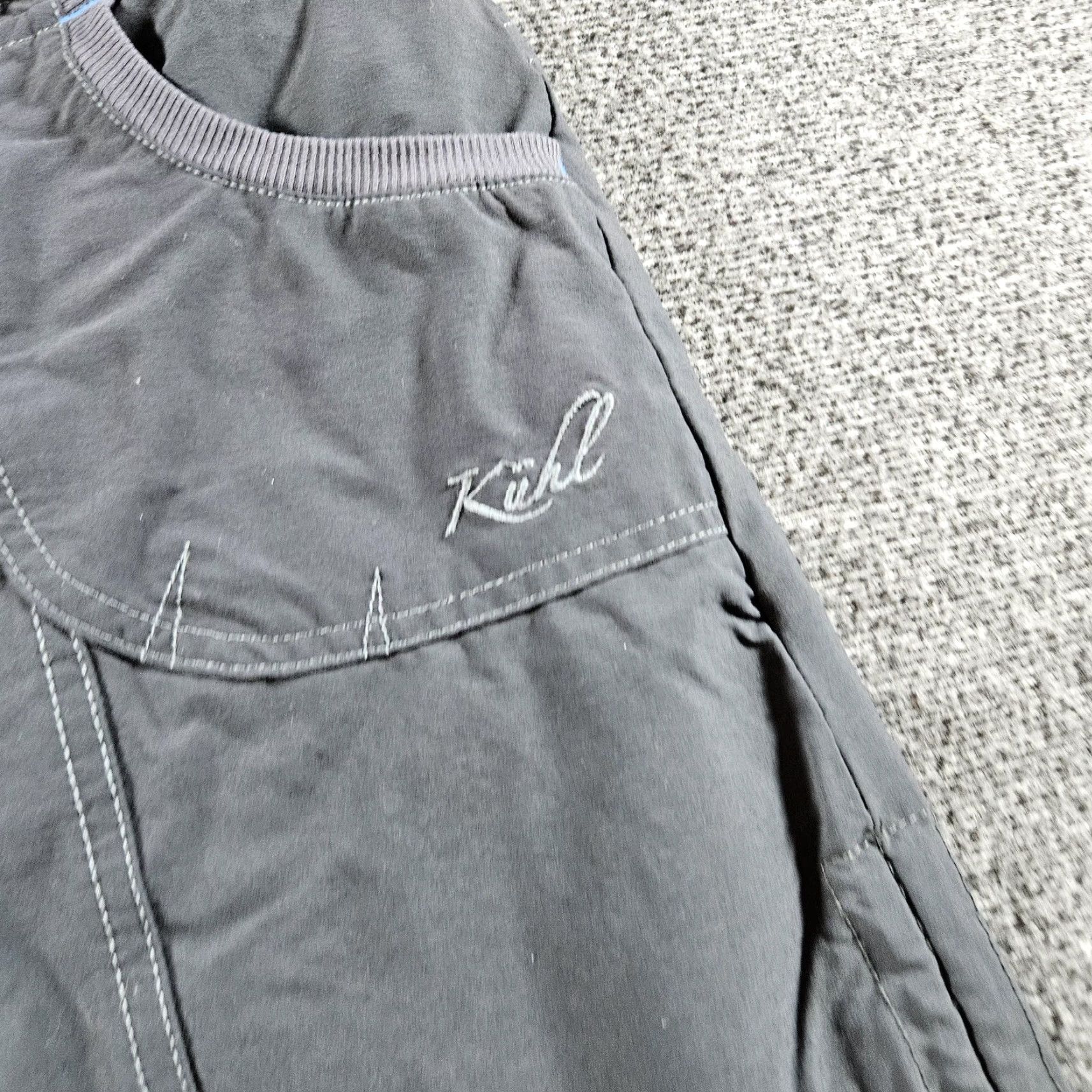 Vintage KÜHL Skirt Womens 2 Gray Cargo Elastic Waist Pockets Short Snap Embroidered Logo Casual Fashion Size 26" / US 2 / IT 38 - 2 Thumbnail