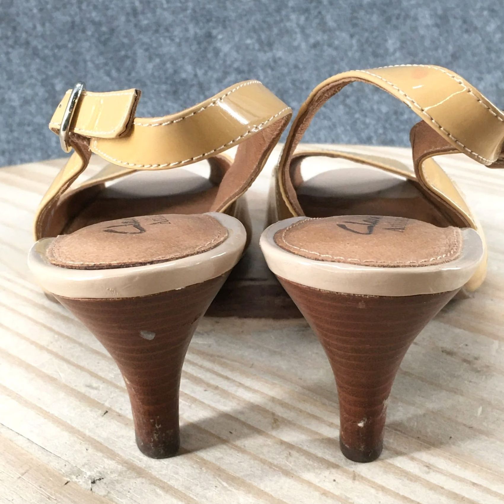 Clarks Clarks Artisan Sandals Womens 9 M Slingback Beige Leather Kitten Heels Peep Toe Size US 9 / IT 39 - 7 Thumbnail