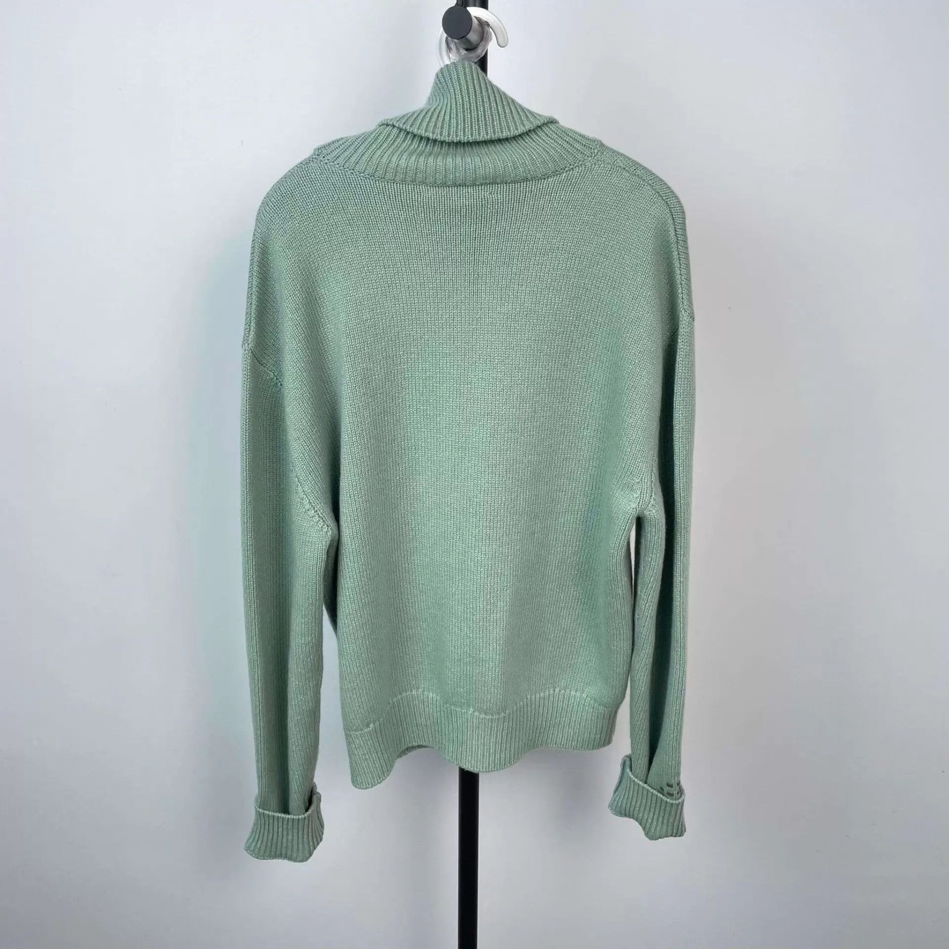 Hermes Hermès cashmere sweater M light green Size US M / EU 48-50 / 2 - 2 Thumbnail