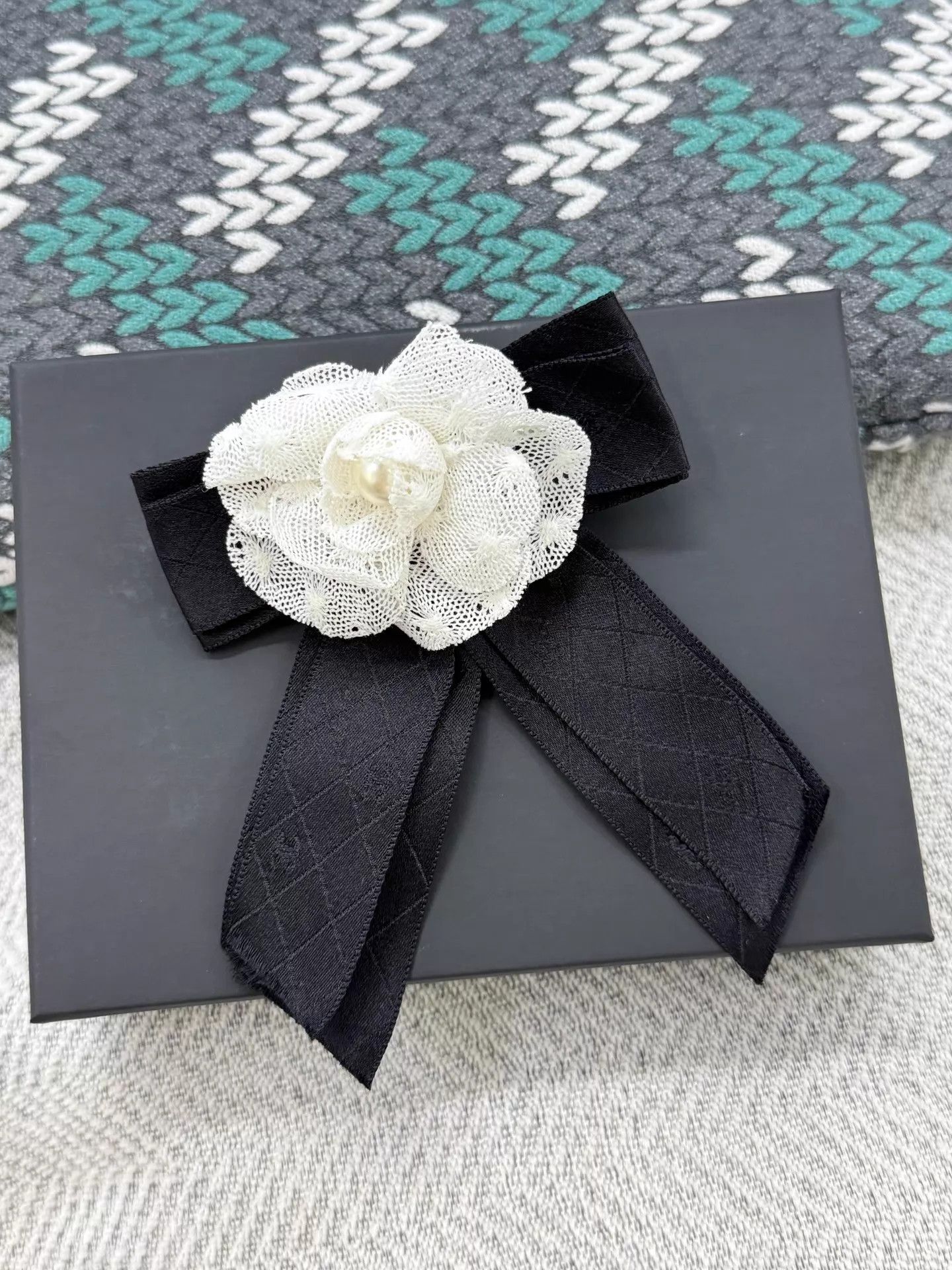 Chanel Chanel Black & White Camellia Bow Brooch Classic Size ONE SIZE - 4 Thumbnail