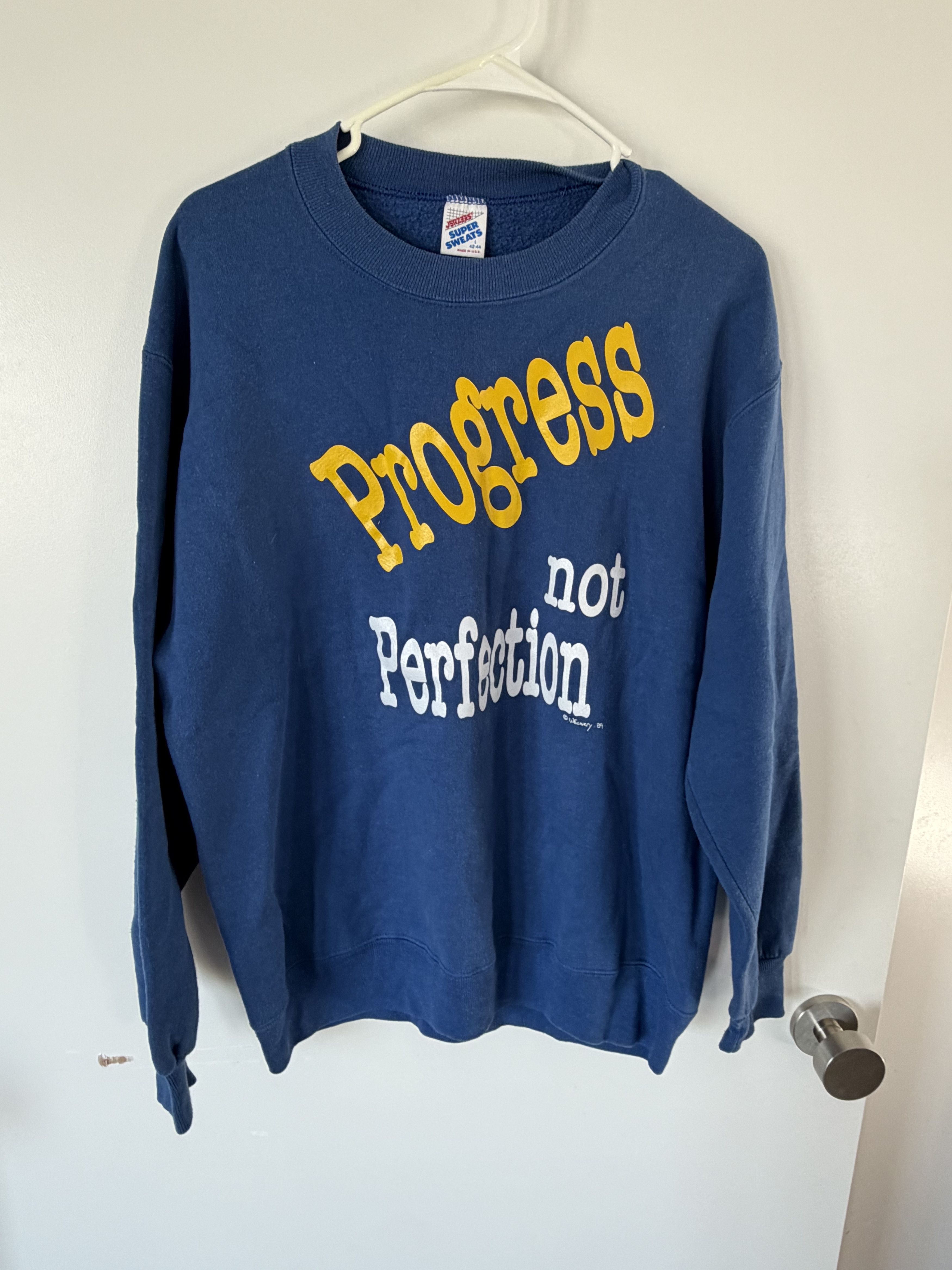 Other Vintage “Progress Not Perfection” Crew Sweatshirt – 90s L Size US L / EU 52-54 / 3 - 1 Thumbnail