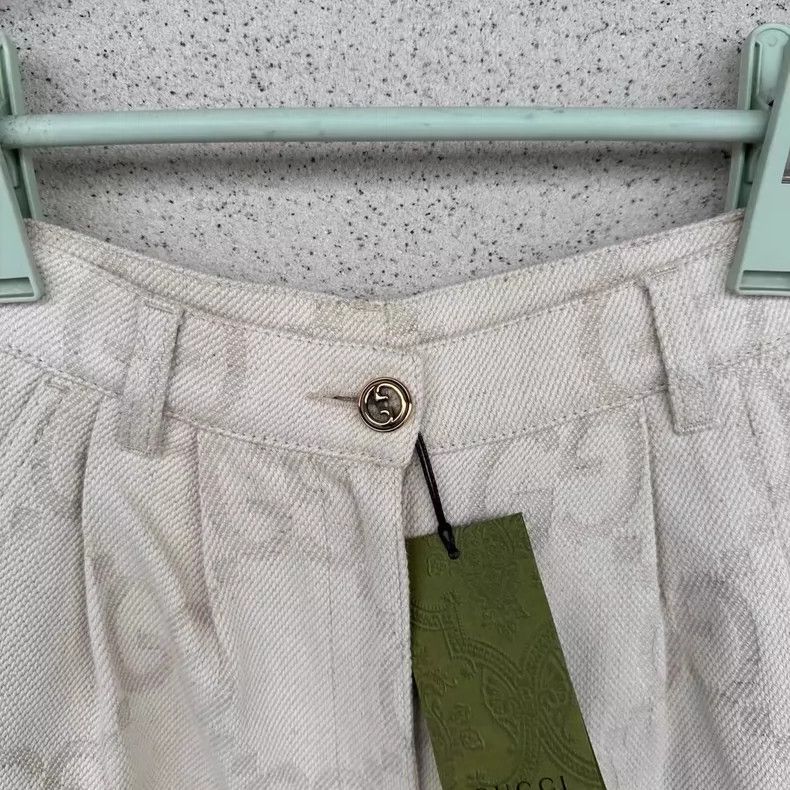 Gucci Gucci New white full-print metal logo shorts 2504-Nextarrow Size 25" / US 0 / IT 36 - 2 Thumbnail