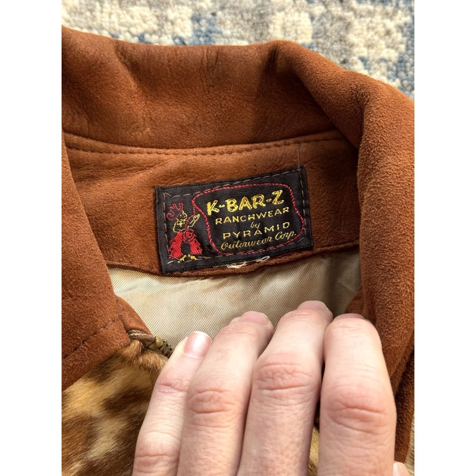 Vintage VINTAGE 1940s K-Bar-Z Brown Suede Cowhide Leather Fringe Jacket Women’s Sz M Shirt Womens Brown Cowhide Fringe Jacket 1940s K-Bar-Z Size M / US 6-8 / IT 42-44 - 4 Thumbnail