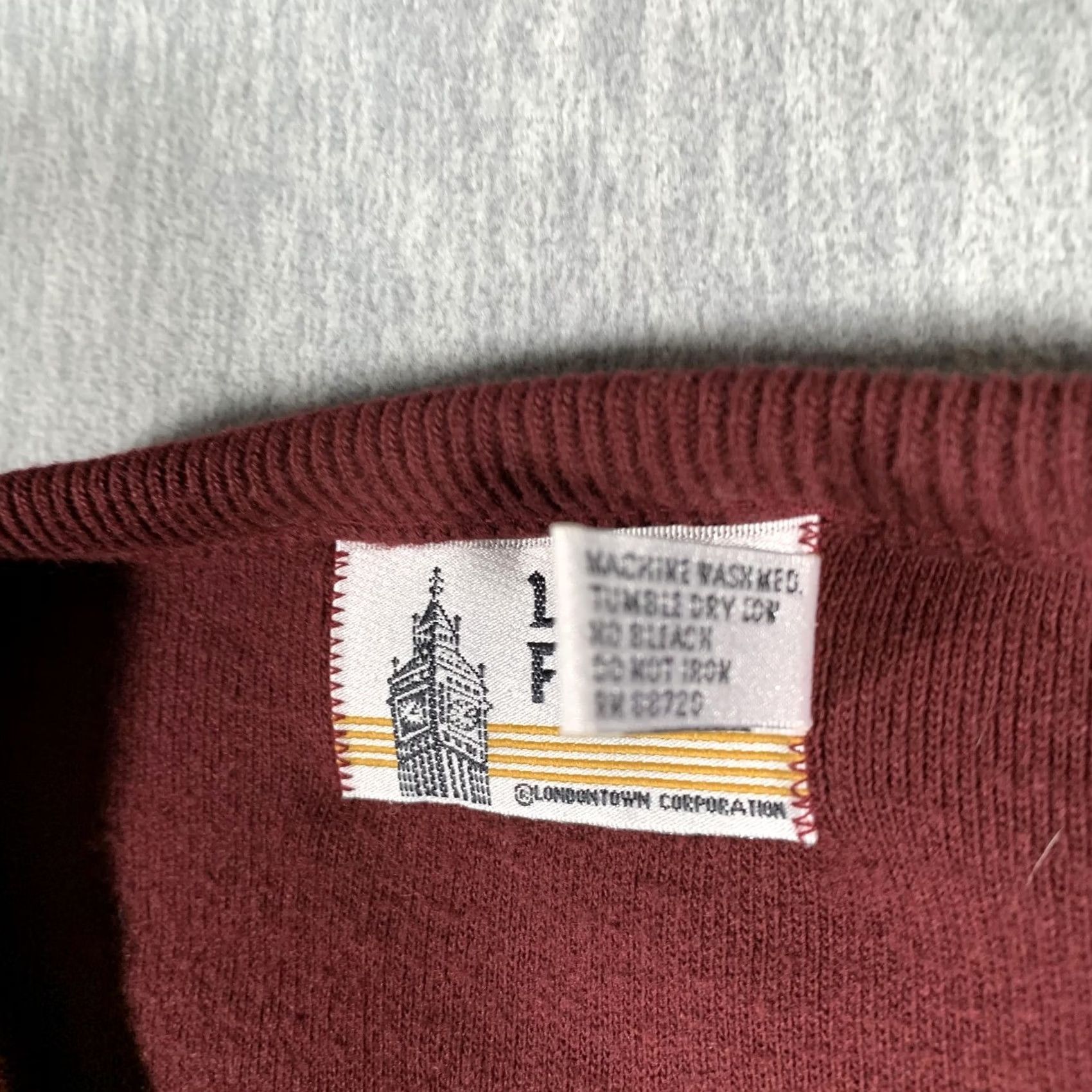 London Fog VINTAGE London Fog Sweater Mens Large Burgundy V-Neck Acrylic Made USA 80s Size US L / EU 52-54 / 3 - 5 Thumbnail