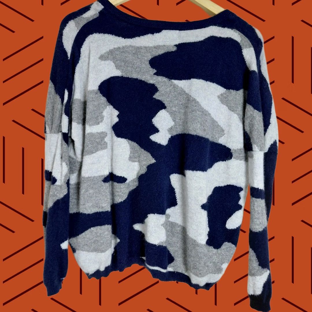 Vintage Brodie Navy Camo Cashmere V-Neck Long Sleeve Sweater M Size M / US 6-8 / IT 42-44 - 1 Thumbnail