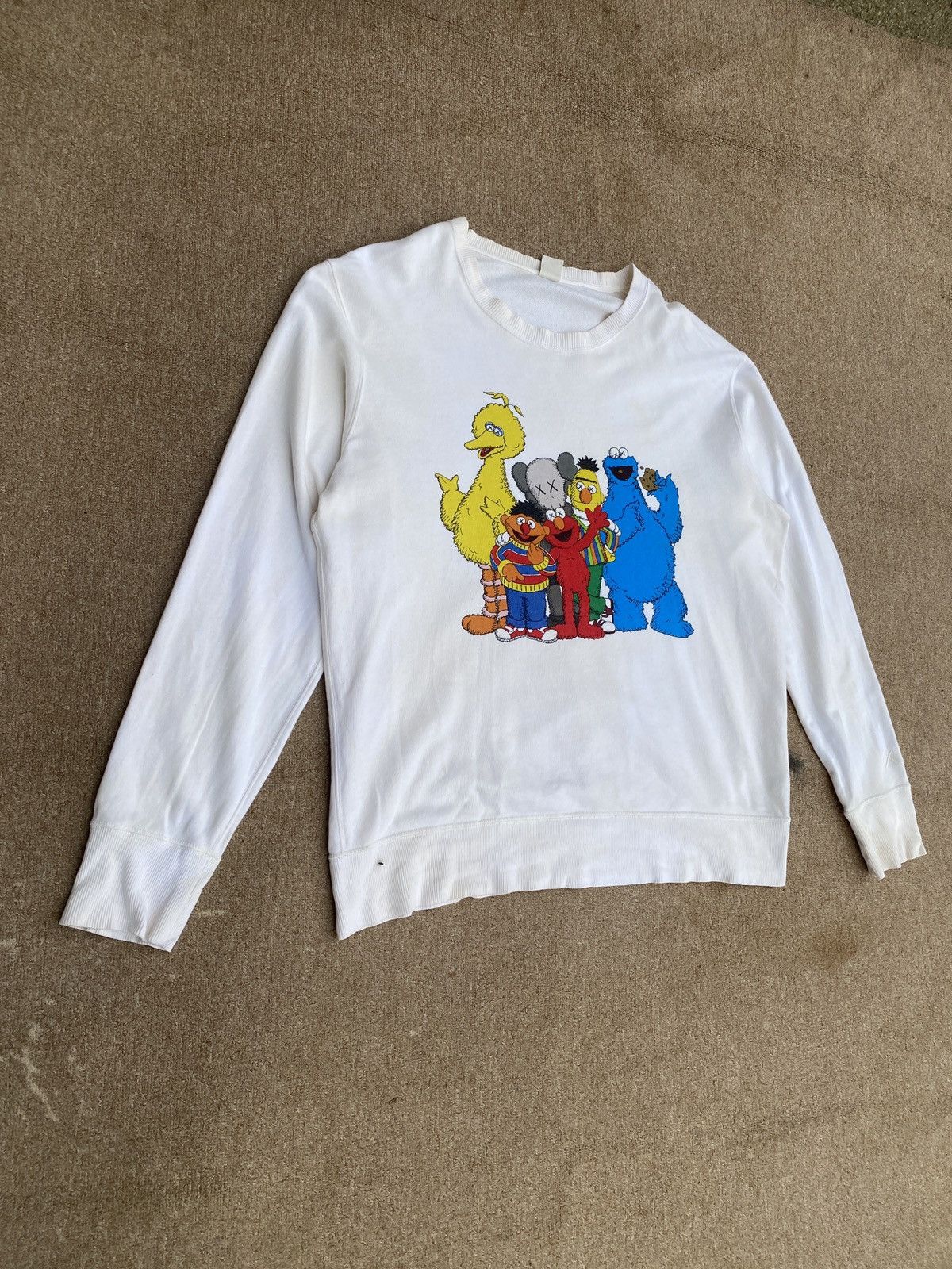 Kaws × Uniqlo Vintage uniqlo x kaw sesame street crewneck sweatshirt Size US XL / EU 56 / 4 - 12 Thumbnail