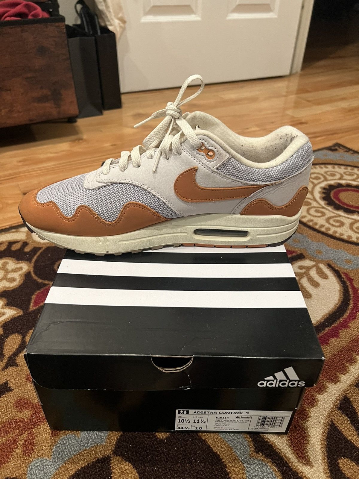 Nike × Patta Air Max 1 Waves Monarch Size US 11 / EU 44 - 3 Thumbnail