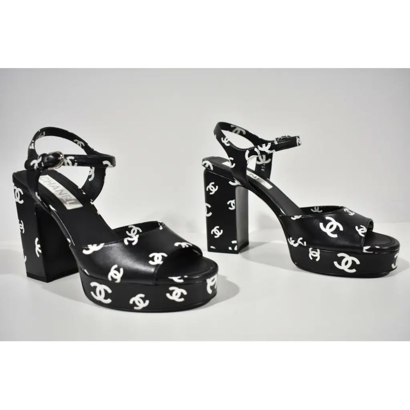 Chanel Chanel 22S Black White Lambskin CC Logo Platform Strap Size US 9 / IT 39 - 2 Thumbnail