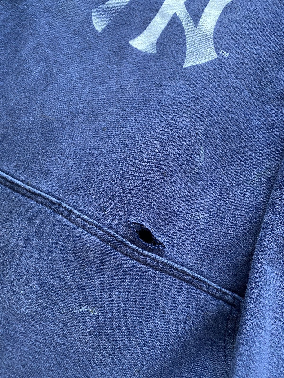 New York Yankees 🔥New York Yankees Vntg Distressed Hoodie mens xl rare Size US XL / EU 56 / 4 - 14 Thumbnail