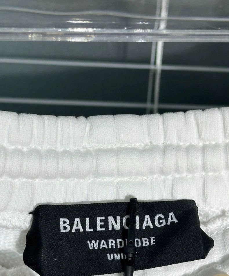 Balenciaga Balenciaga size M White + embroidered logo + shorts Size US 27 - 3 Thumbnail