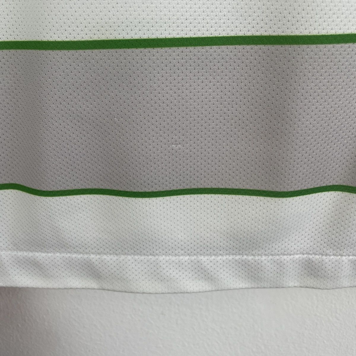 Nike Celtic Nike Away Soccer Jersey Shirt Men 2011/2012 size M Size US M / EU 48-50 / 2 - 12 Thumbnail
