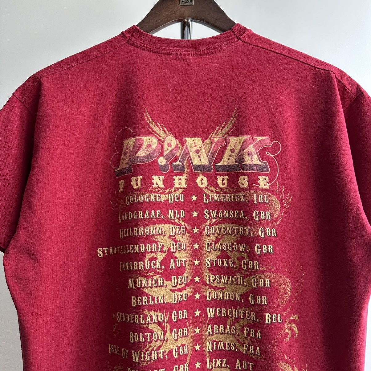 Band Tees × Vintage Vintage 2010 Pink Funhouse Summer Carnival Tour Tee Size US M / EU 48-50 / 2 - 7 Thumbnail