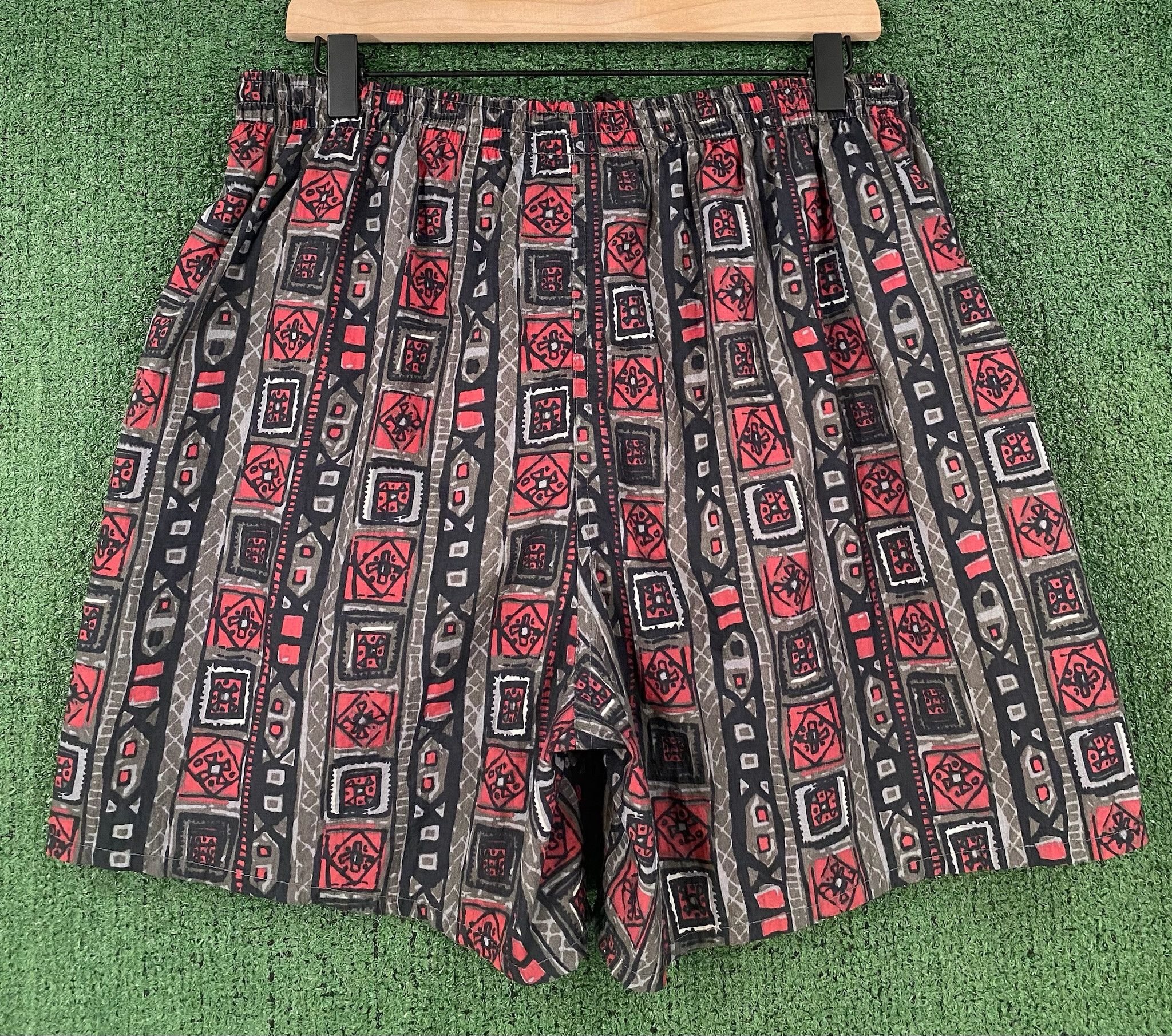 Nike 90’s Nike Geometric Patterned Windbreaker Shorts Large Size US 36 / EU 52 - 6 Thumbnail