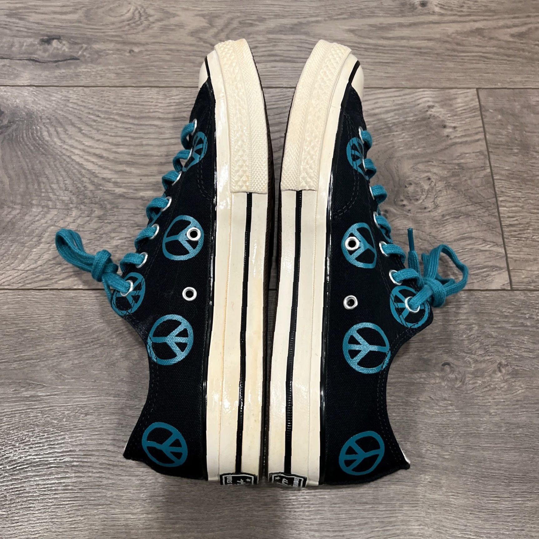 Converse VINTAGE CONVERSE Chuck 70 OX Black Canvas Peace Print Sneakers Men Adult 9.5 Black Logo Casual 90s Theme Mens Size US 9.5 / EU 42-43 - 7 Thumbnail