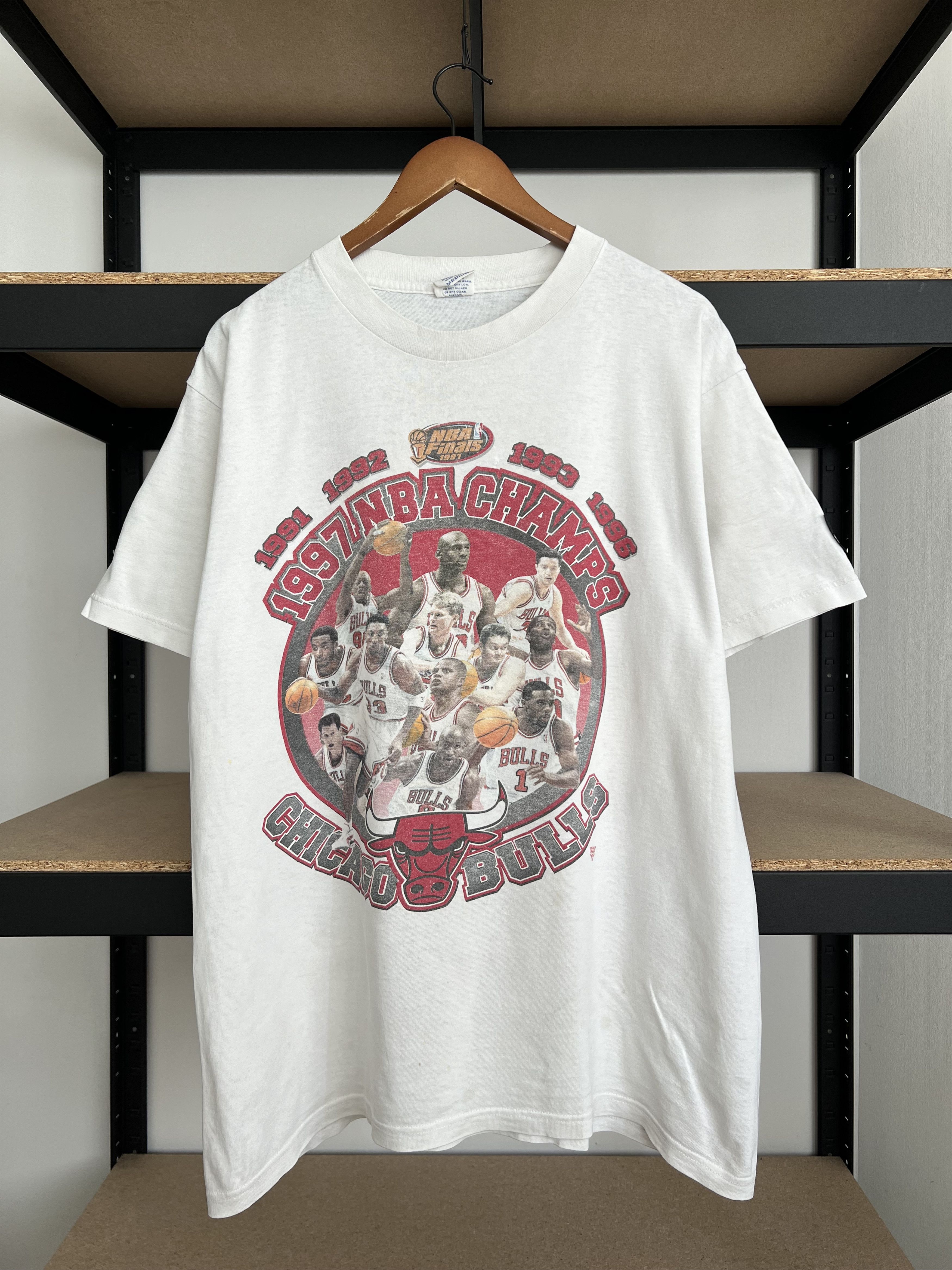 NBA Vintage 1997 Chicago Bulls NBA Finals Champs Starter T-shirt Size US M / EU 48-50 / 2 - 1 Thumbnail