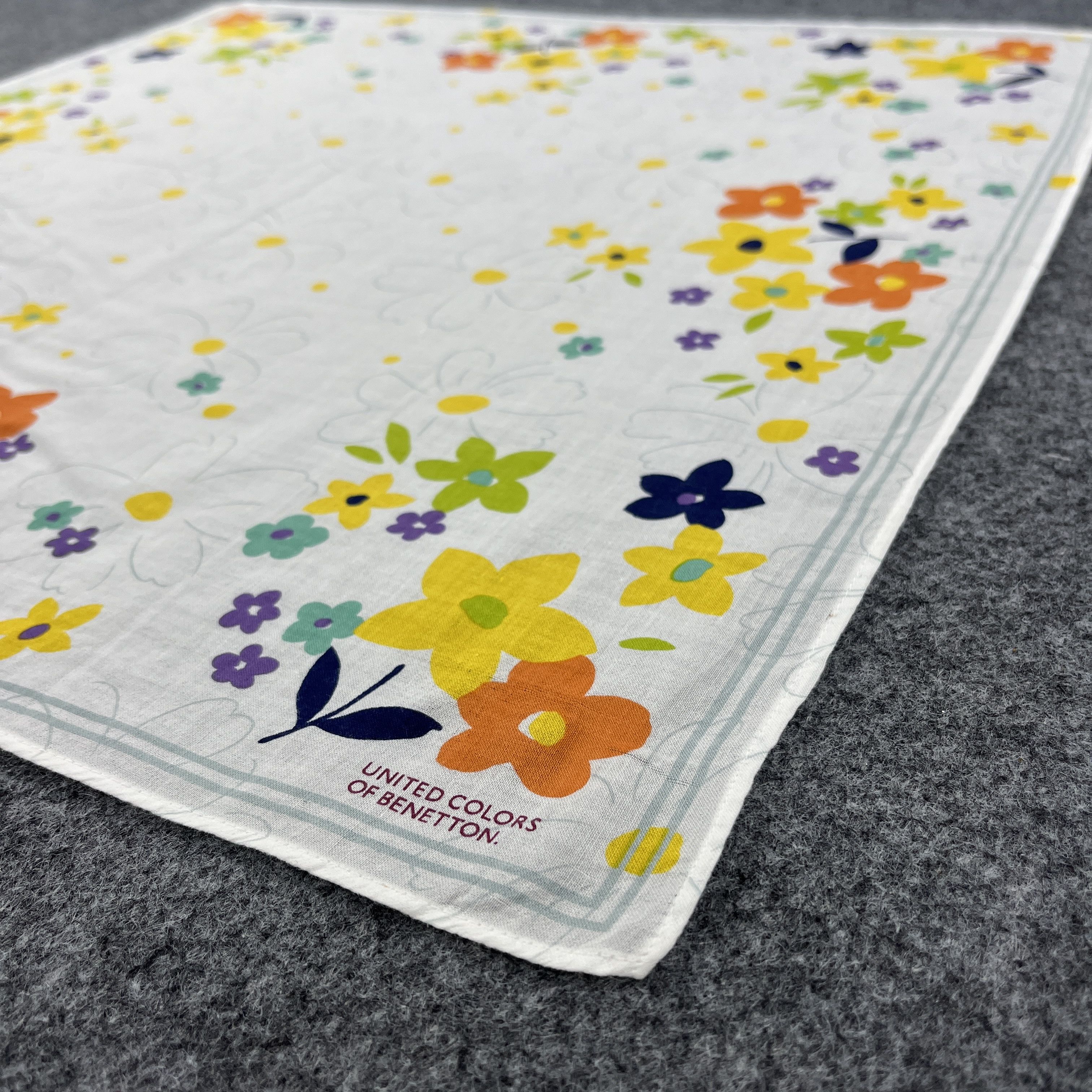 United Colors Of Benetton United Colors Of Benetton Handkerchief / Neckerchief B1122 Size ONE SIZE - 5 Thumbnail