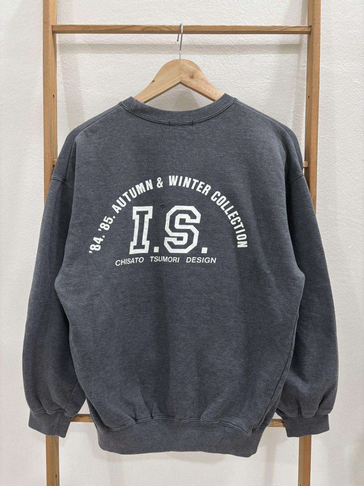 Issey Miyake 𝐕𝐢𝐧𝐭𝐚𝐠𝐞 𝐈𝐒 𝐂𝐡𝐢𝐬𝐚𝐭𝐨 𝐓𝐬𝐮𝐦𝐨𝐫𝐢 ‘𝟖𝟒’𝟖𝟓 𝐀 & 𝐖 𝐂𝐨𝐥𝐥𝐞𝐜𝐭𝐢𝐨𝐧 Size US L / EU 52-54 / 3 - 1 Thumbnail