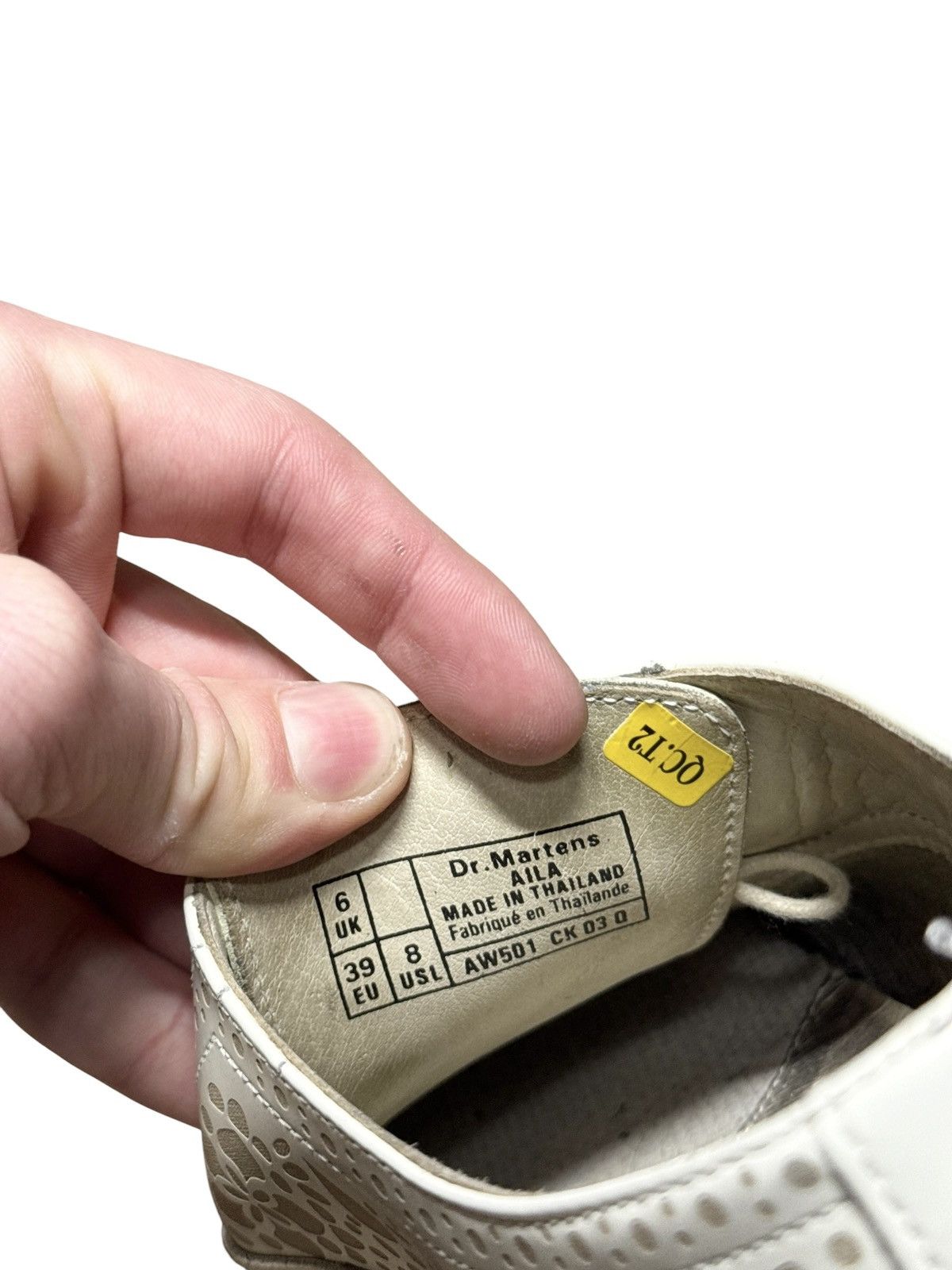 Dr. Martens Dr. Martens Aila Leather White Shoes Size US 8 / IT 38 - 8 Thumbnail