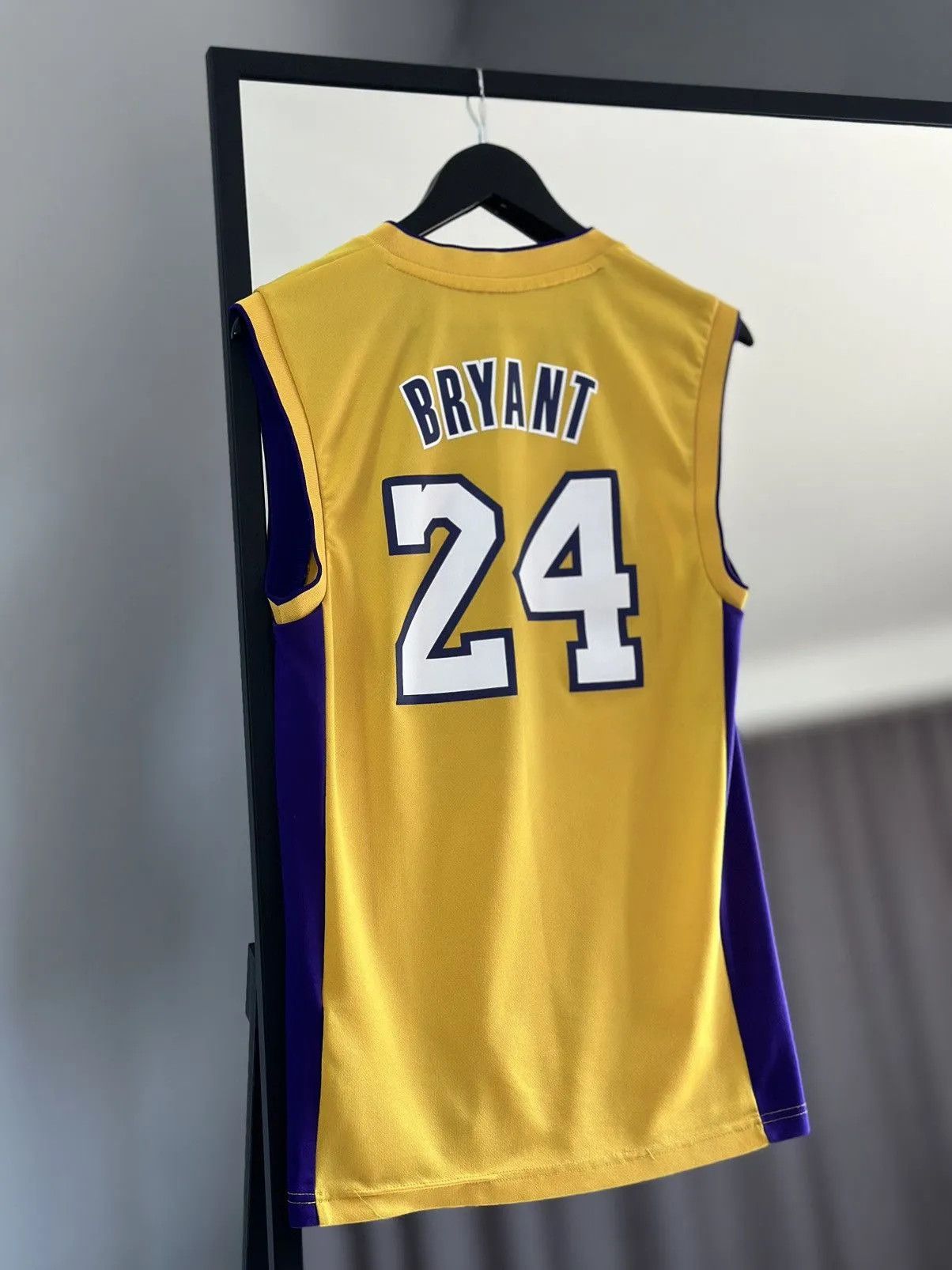 NBA Los Angeles Lakers Basketball Jersey Adidas NBA Kobe BRYANT Size US XS / EU 42 / 0 - 13 Thumbnail