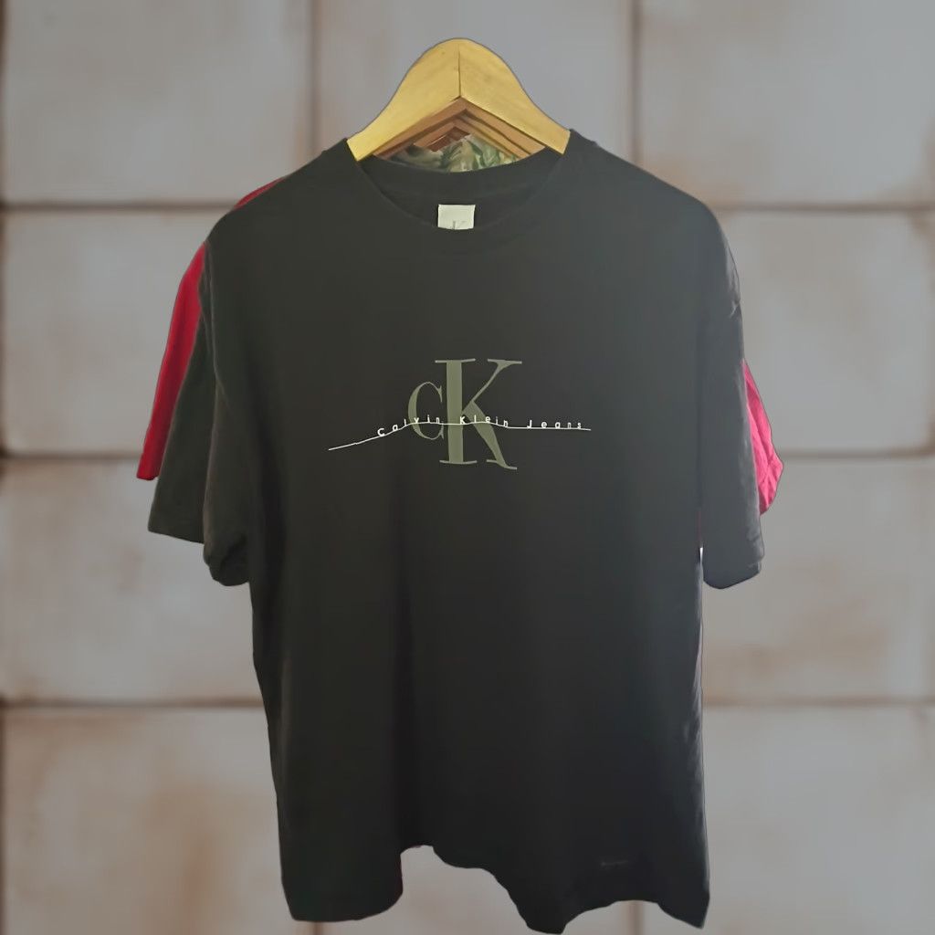 Calvin Klein VINTAGE Calvin Klein Jeans T-Shirt Black Crew Neck Short Sleeve Size L Logo Graphic Print Men 90s Size US L / EU 52-54 / 3 - 1 Thumbnail