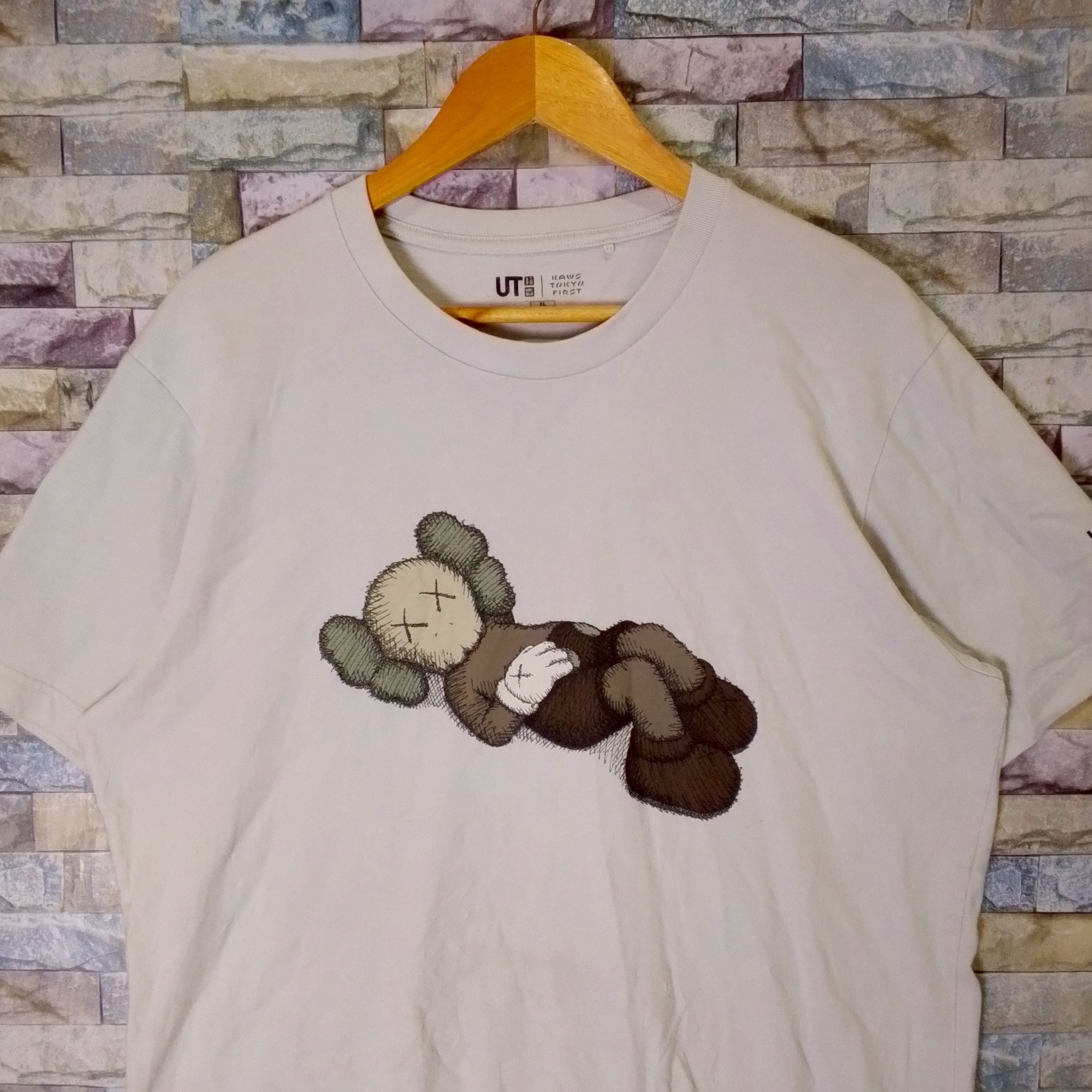 Uniqlo Uniqlo Kaws Size US XL / EU 56 / 4 - 2 Thumbnail