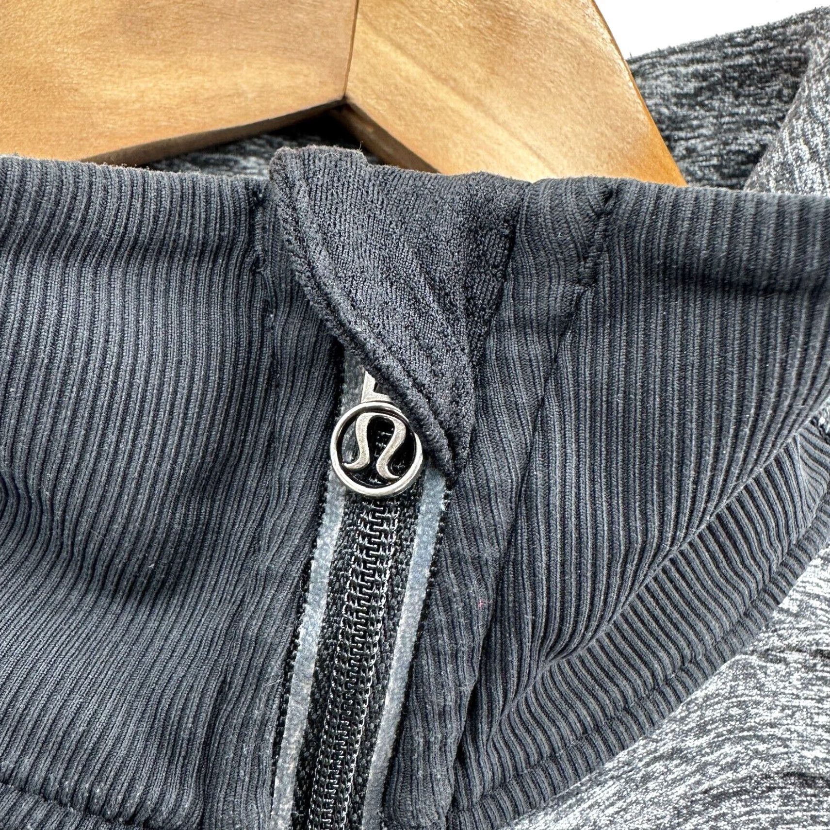 Lululemon Lululemon Sweatshirt Pullover Women's 10 Black Raglan Zip Pockets Breathable Moisture Wicking 1/4 Zip Athletic Outdoor Activewear Casual Size L / US 10 / IT 46 - 2 Thumbnail