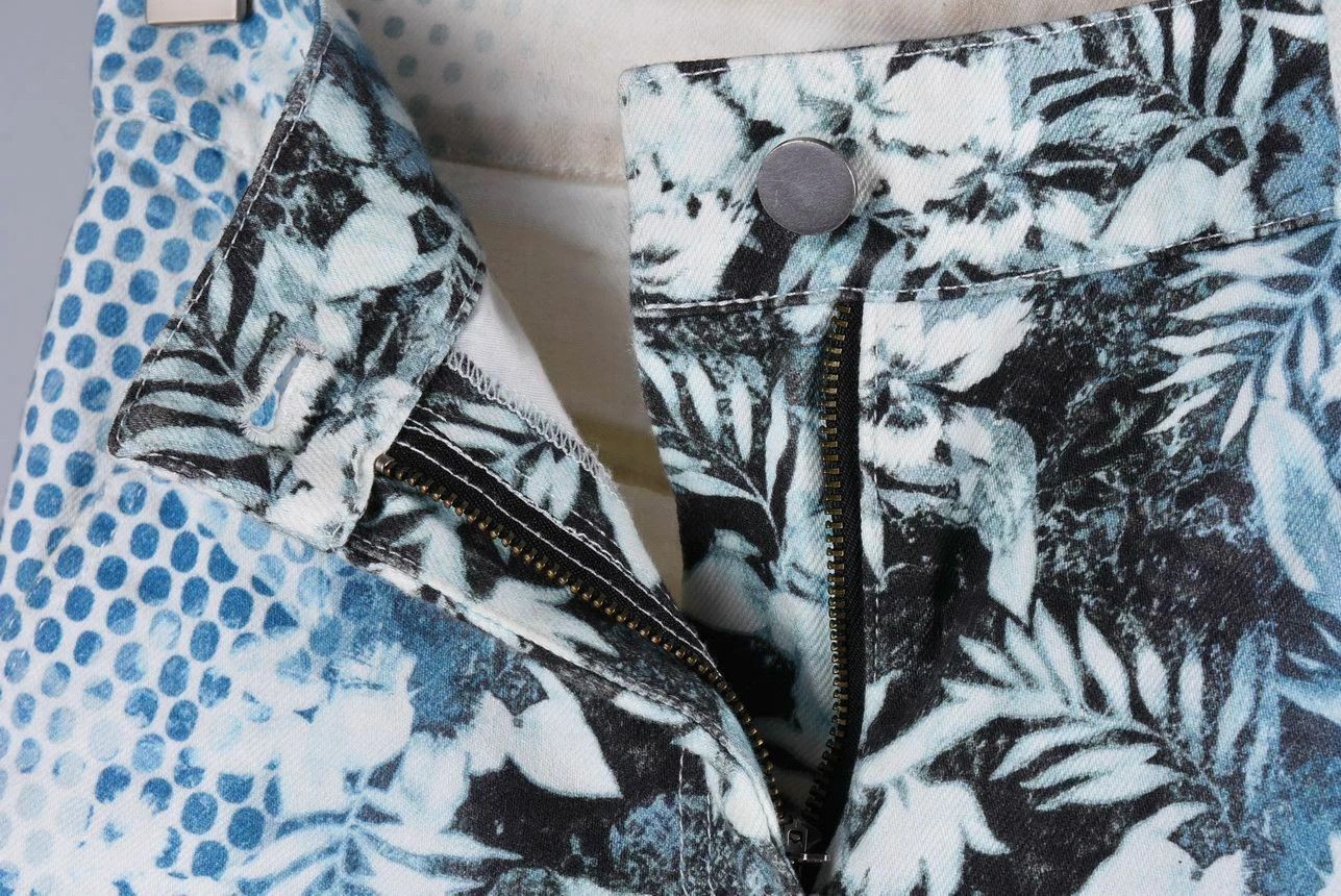 Alexander Wang Women's Alexander Wang Floral Print Denim Jeans Size W28 L31 Size 28" / US 6 / IT 42 - 3 Thumbnail