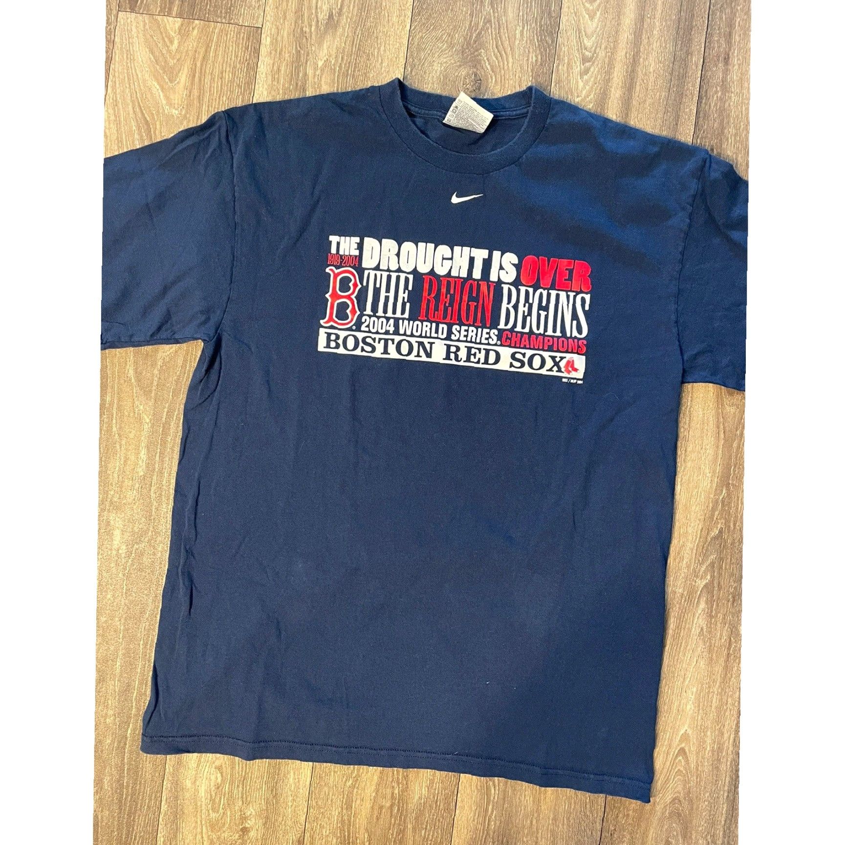 Nike VINTAGE Boston Red Sox Nike Center Swoosh World Series T-Shirt L Large Blue Men Shirt 2004 Size US L / EU 52-54 / 3 - 3 Thumbnail