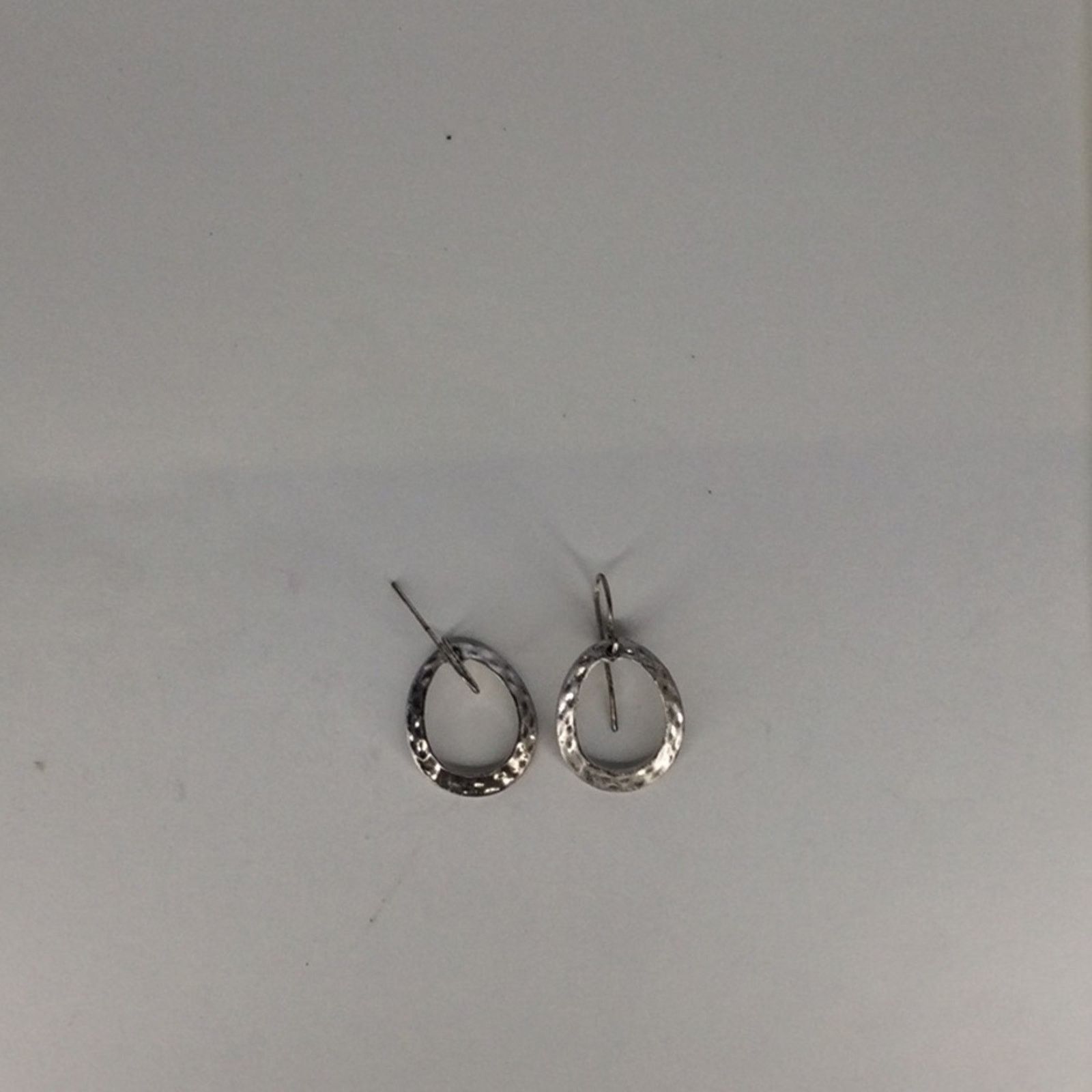 Other Silver Tone Small Vintage 1980's Hammered Oval Earrings Size ONE SIZE - 13 Thumbnail