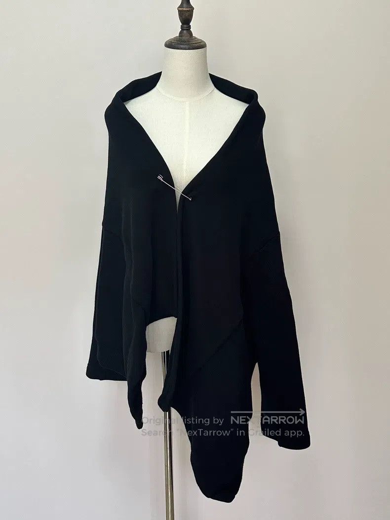 Yohji Yamamoto Yohji Yamamoto Black pin irregular long sleeve Shawl and C Size XS / US 0-2 / IT 36-38 - 1 Thumbnail