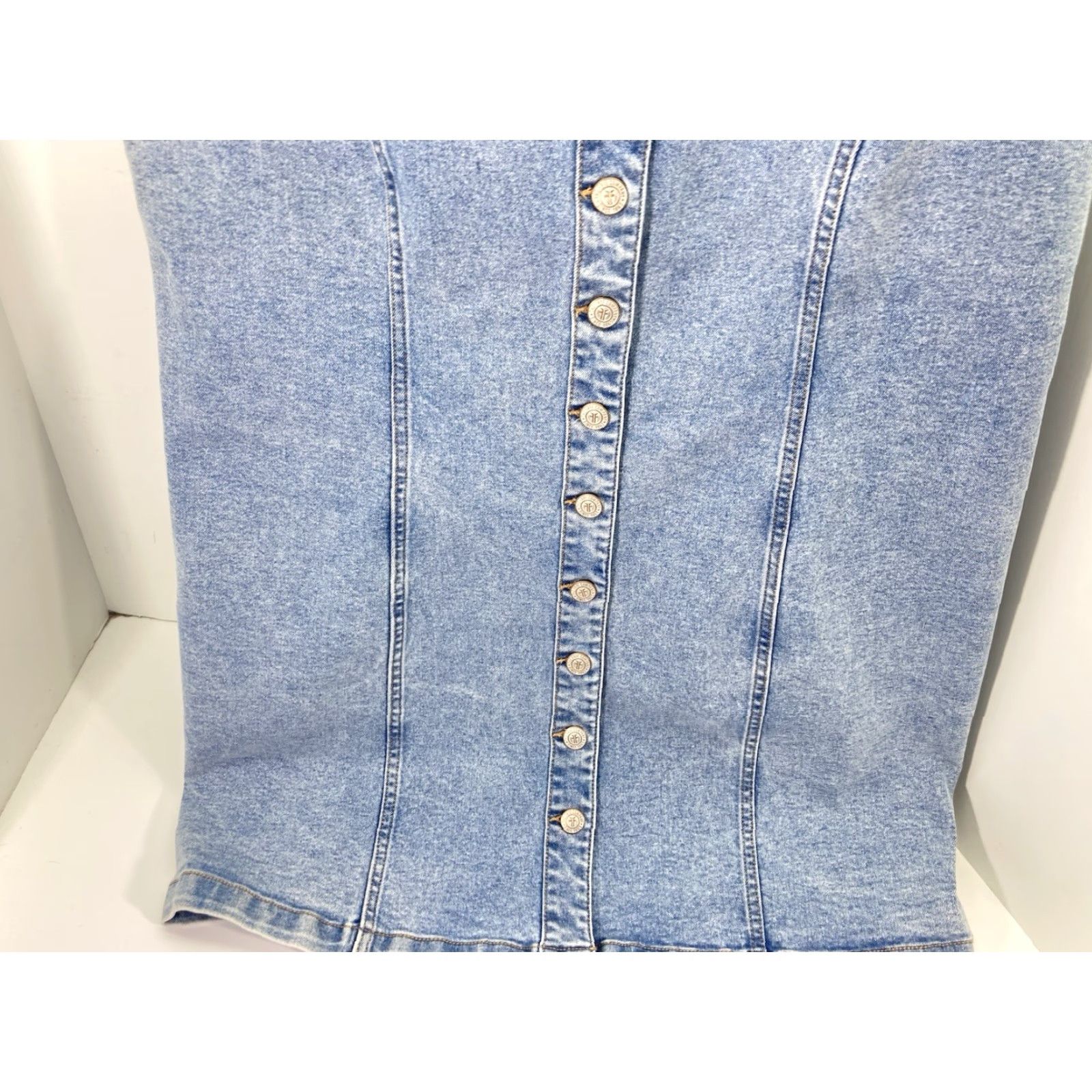 Frye Frye Denim Dress Women XL Blue Cotton Stretch Light Wash Metal Button NWT Midi A-Line Sleeveless V-Neck Casual Shirt? Size XL / US 12-14 / IT 48-50 - 3 Thumbnail