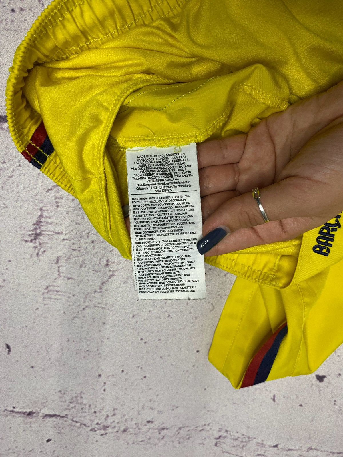 Nike MENS Nike Barcelona Yellow Soccer Shorts vintage Size US 34 / EU 50 - 9 Thumbnail