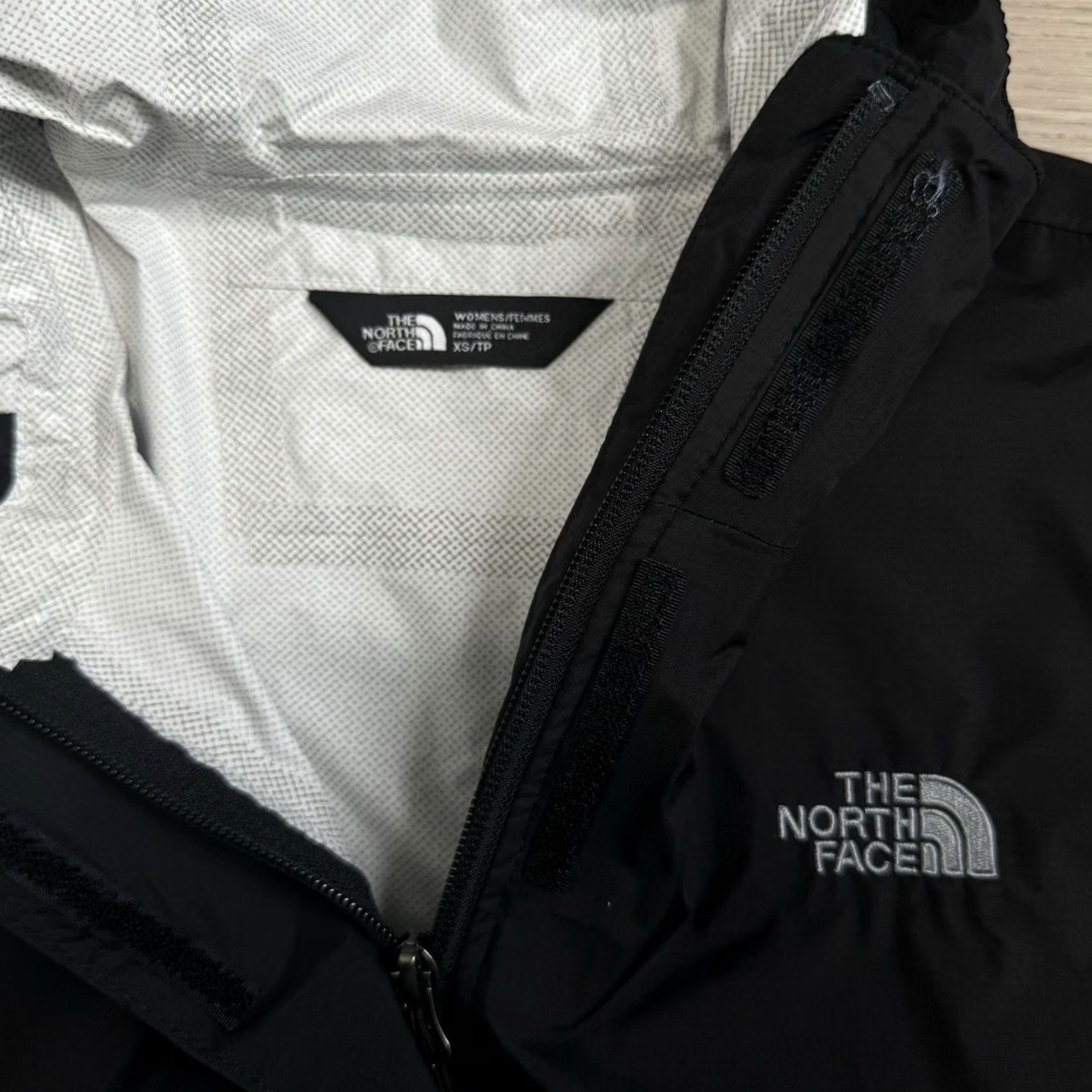 The North Face VINTAGE Womens The North Face Venture 2 Jacket Hooded Waterproof DryVent Black XS Womens Size XS / US 0-2 / IT 36-38 - 6 Thumbnail