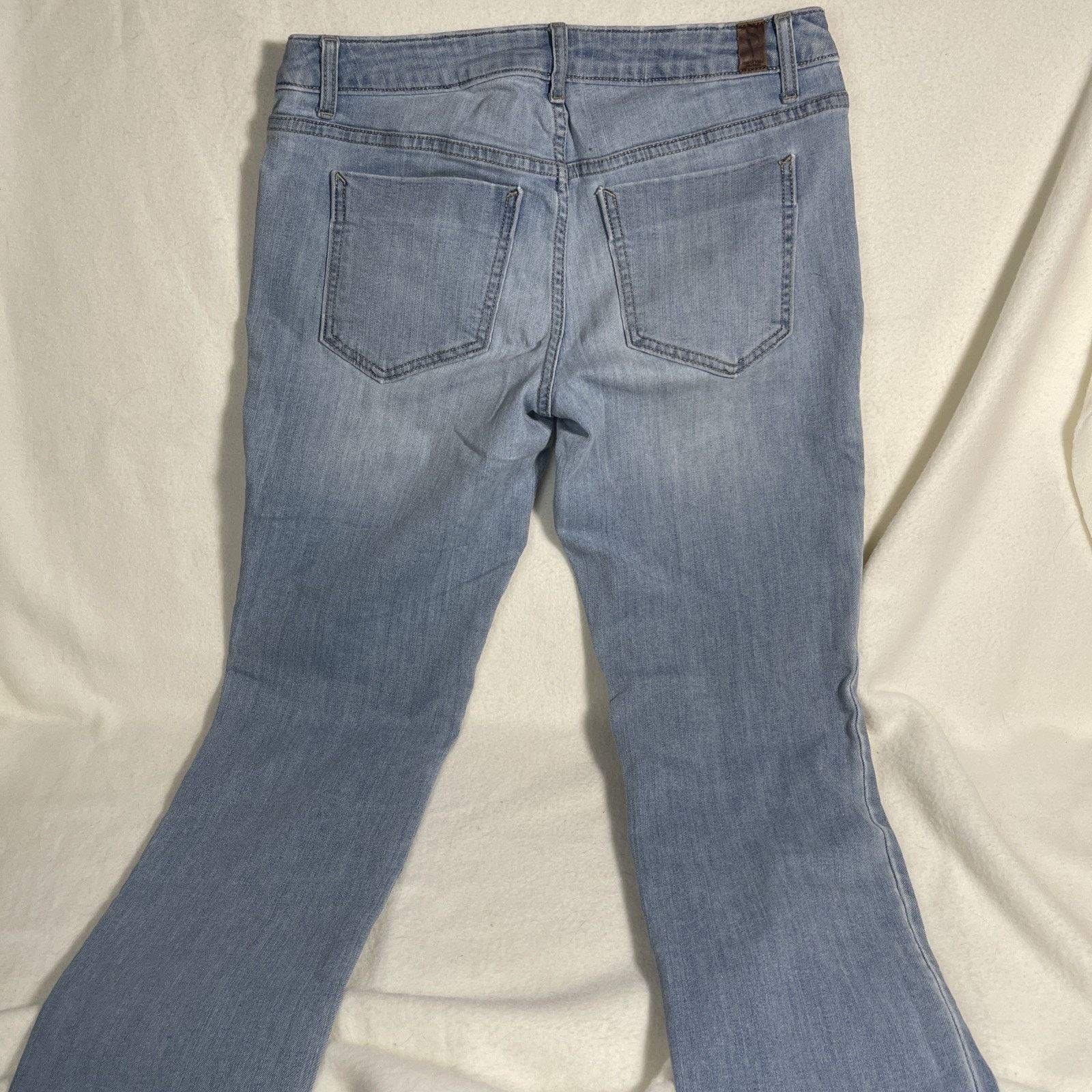 Vera Wang Vera Wang Mid Rise Capri Jeans Women 6 Blue Appliqué Capri Size 28" / US 6 / IT 42 - 4 Thumbnail