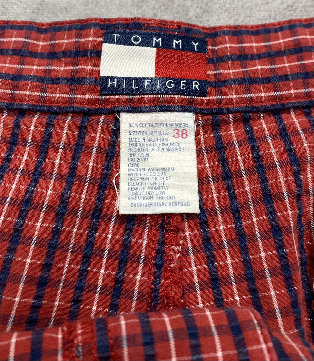 Tommy Hilfiger 90’s Vintage Tommy Hilfiger Red & Navy Plaid Chino Shorts Size US 38 / EU 54 - 3 Thumbnail