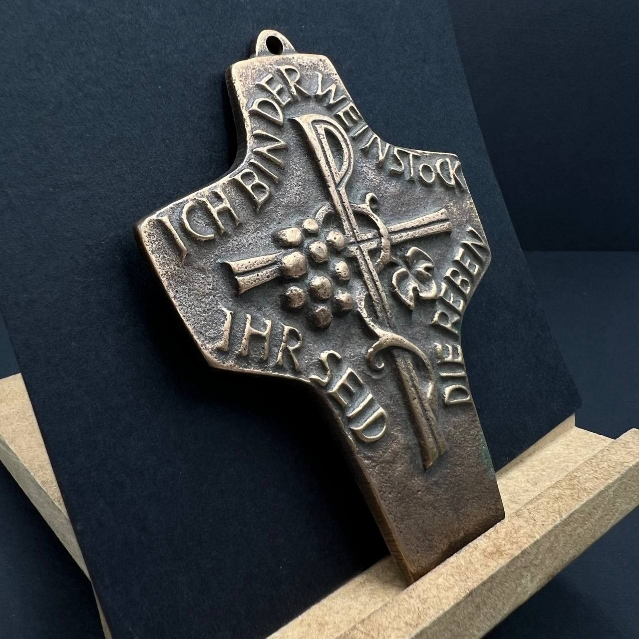 Vintage Vintage Bronze Wall Cross Germany 1970s Ich bin der Weinstoc Size ONE SIZE - 8 Thumbnail