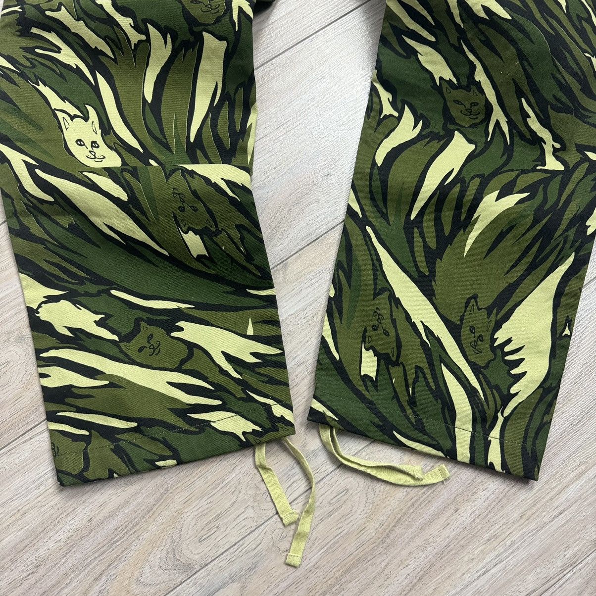 Hypebeast Crazy Rip N Dip Cat Camo Leaves Cargo Pants Size US 30 / EU 46 - 14 Thumbnail