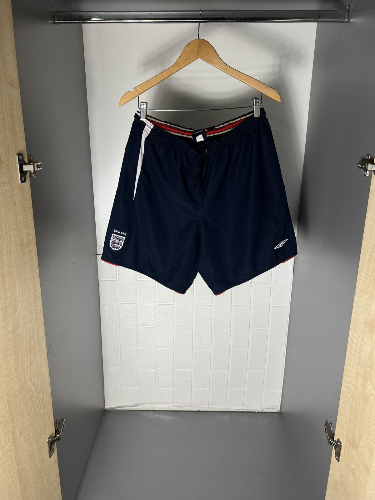 Umbro VINTAGE UMBRO ENGLAND RETRO SOCCER JERSEY MANCHESTER Y2K 90s Size US XL / EU 56 / 4 - 1 Thumbnail