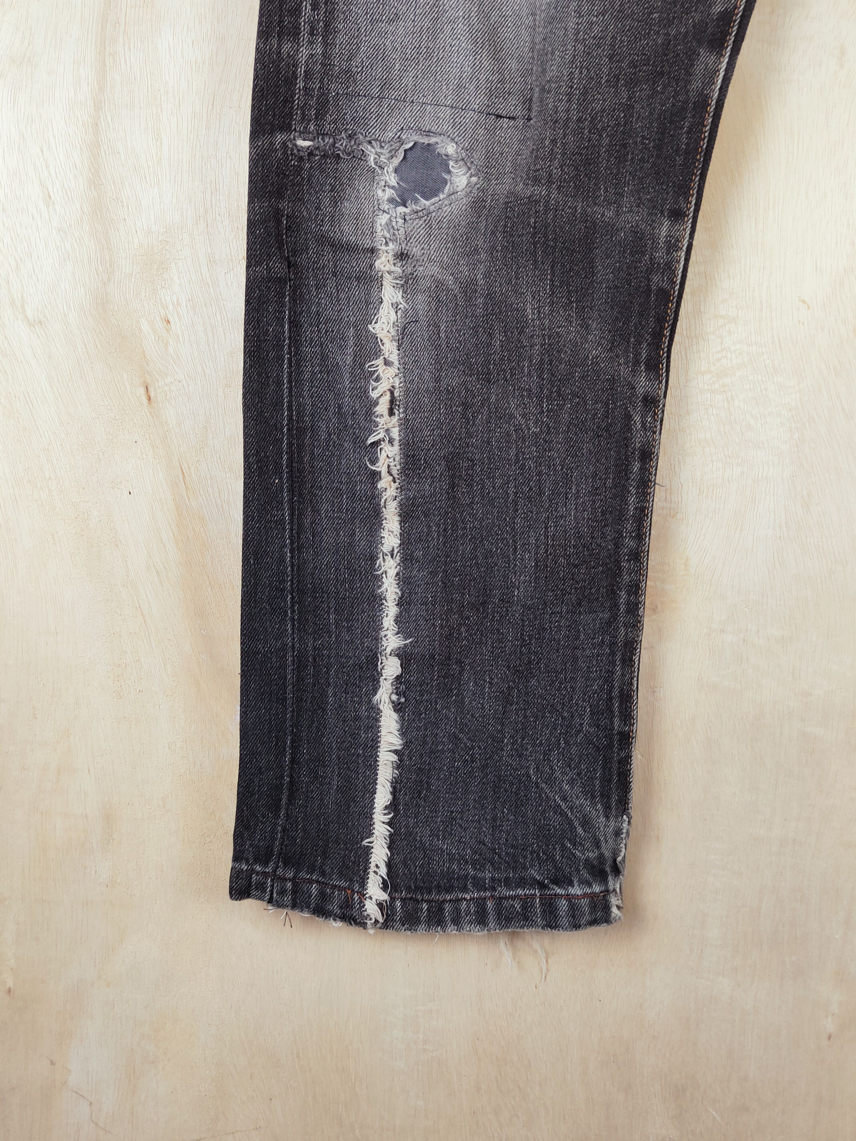 Japanese Brand Uniqlo Black Faded Distressed Ripped Jeans #S2670 Size US 32 / EU 48 - 4 Thumbnail