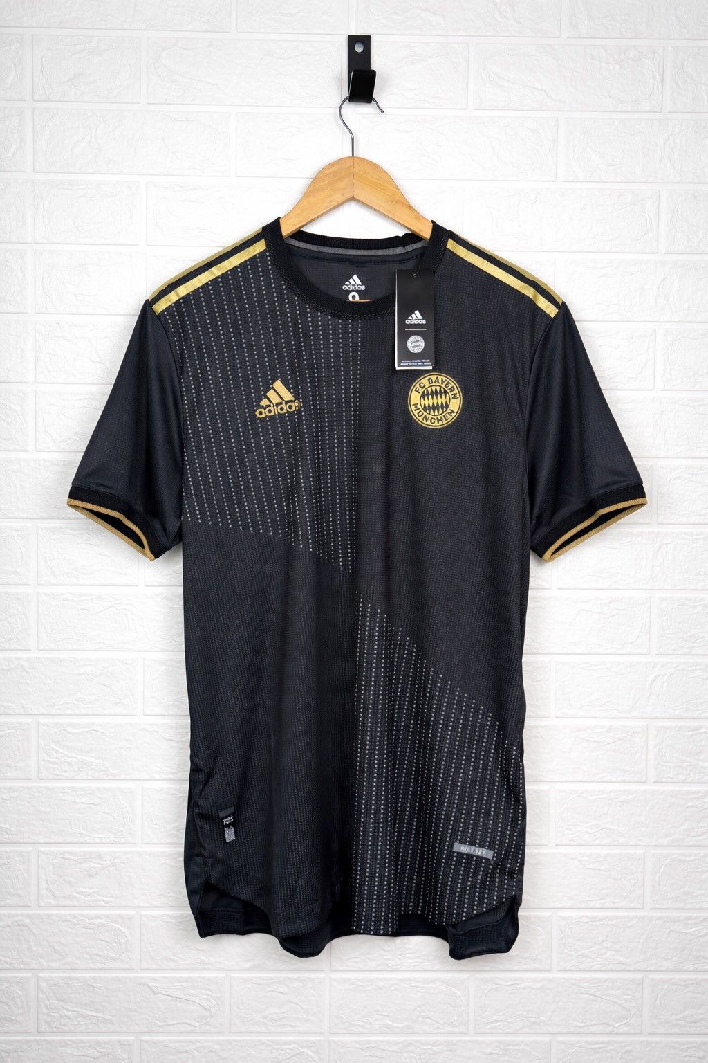 Adidas Bayern Munich 2021-2022 Away Player Issue Soccer Size 9 Size US L / EU 52-54 / 3 - 1 Thumbnail