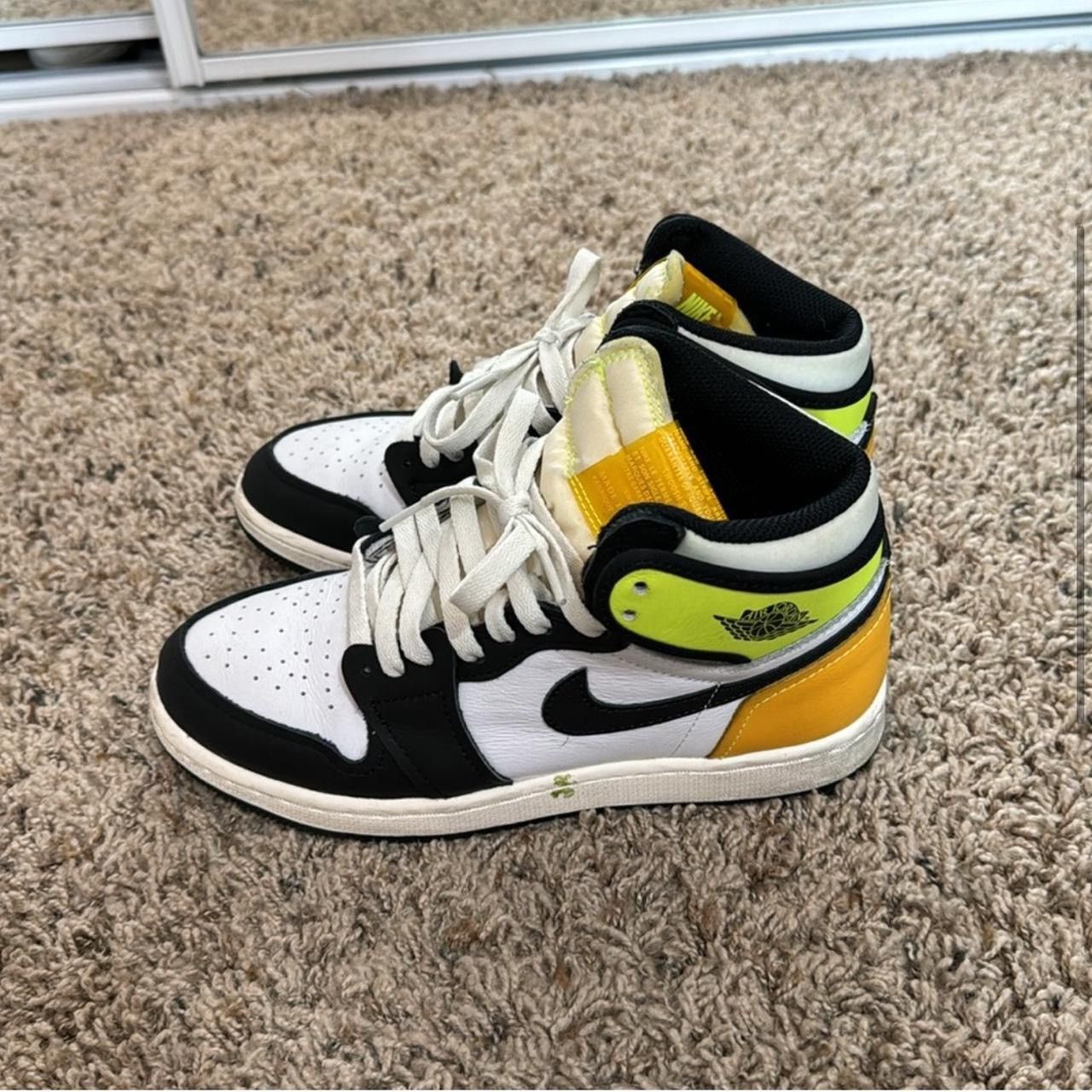 Jordan Brand × Nike Jordan 1 Retro High Size US 5 / IT 35 - 3 Thumbnail