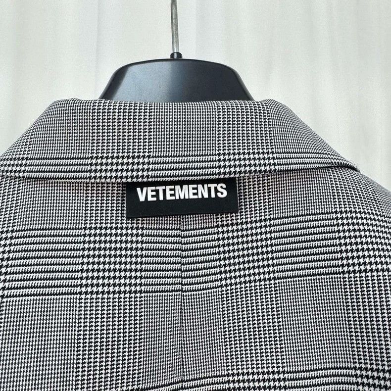 Vetements Vetements Patch lettering short plaid blazer Size US S / EU 44-46 / 1 - 5 Thumbnail