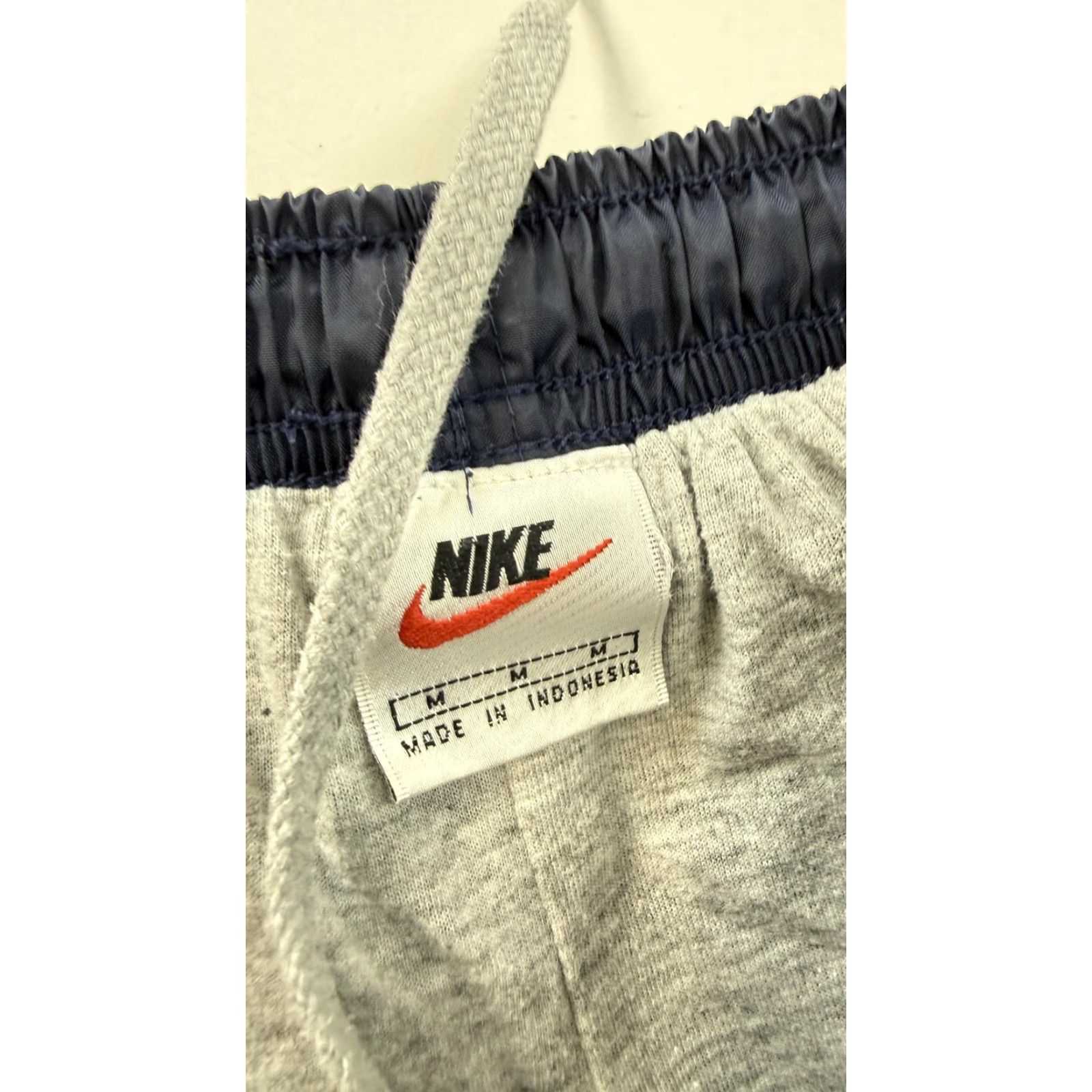 Nike VINTAGE Nike Track Pants Mens M Blue Windbreaker Elastic Cuffs Zip Pockets Running & Jogging Gym & Training Walking Size US 31 - 6 Thumbnail
